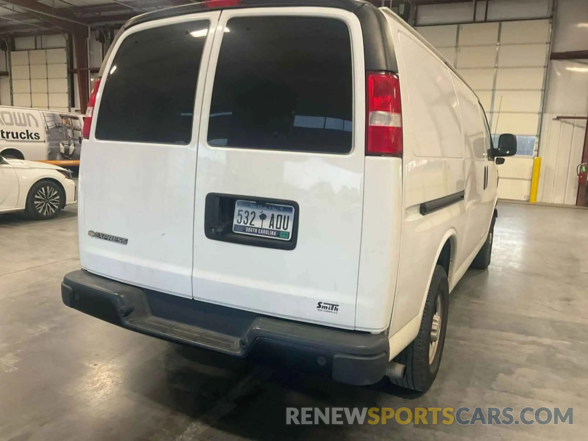 16 Photograph of a damaged car 1GCWGAFG6L1164285 CHEVROLET EXPRESS G2500 2020