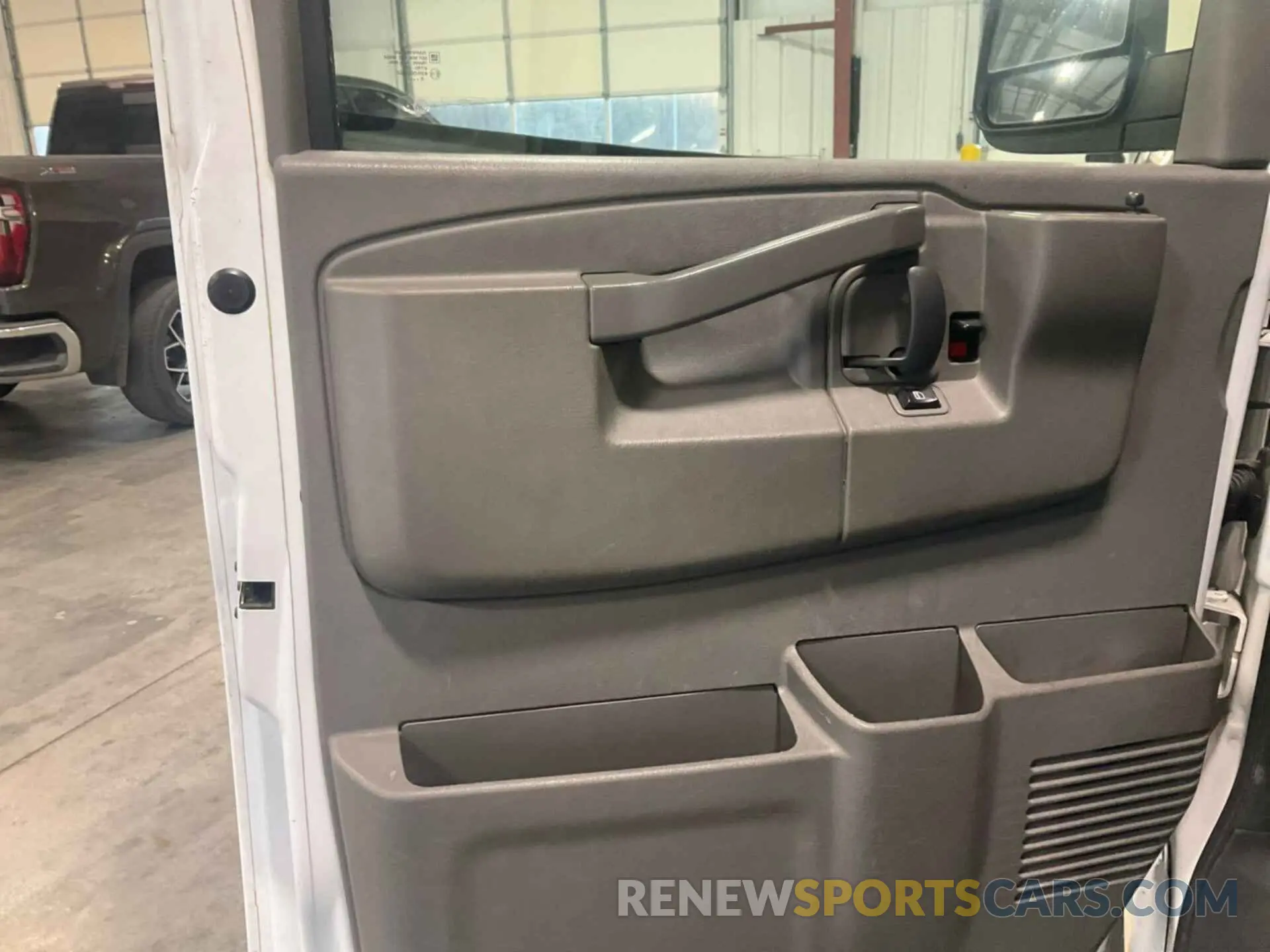 17 Photograph of a damaged car 1GCWGAFG6L1164285 CHEVROLET EXPRESS G2500 2020