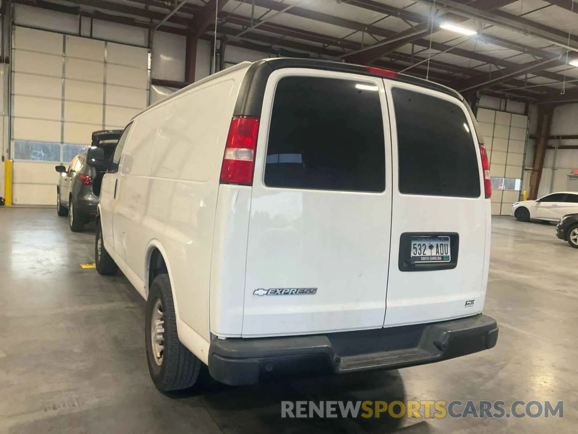 6 Photograph of a damaged car 1GCWGAFG6L1164285 CHEVROLET EXPRESS G2500 2020
