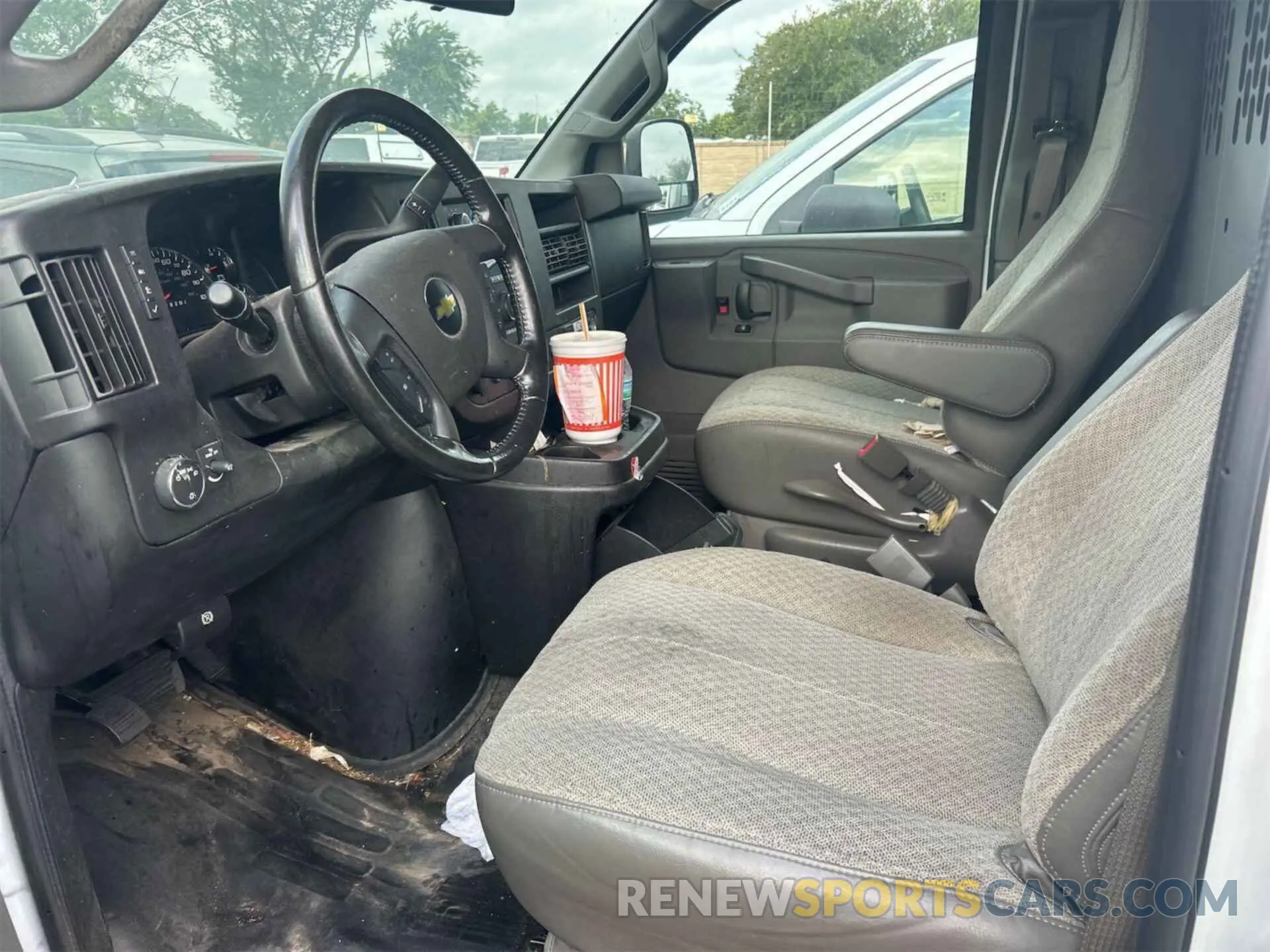 12 Photograph of a damaged car 1GCWGAFGXL1252899 CHEVROLET EXPRESS G2500 2020