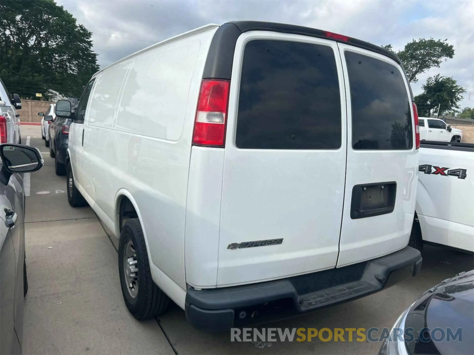 14 Photograph of a damaged car 1GCWGAFGXL1252899 CHEVROLET EXPRESS G2500 2020