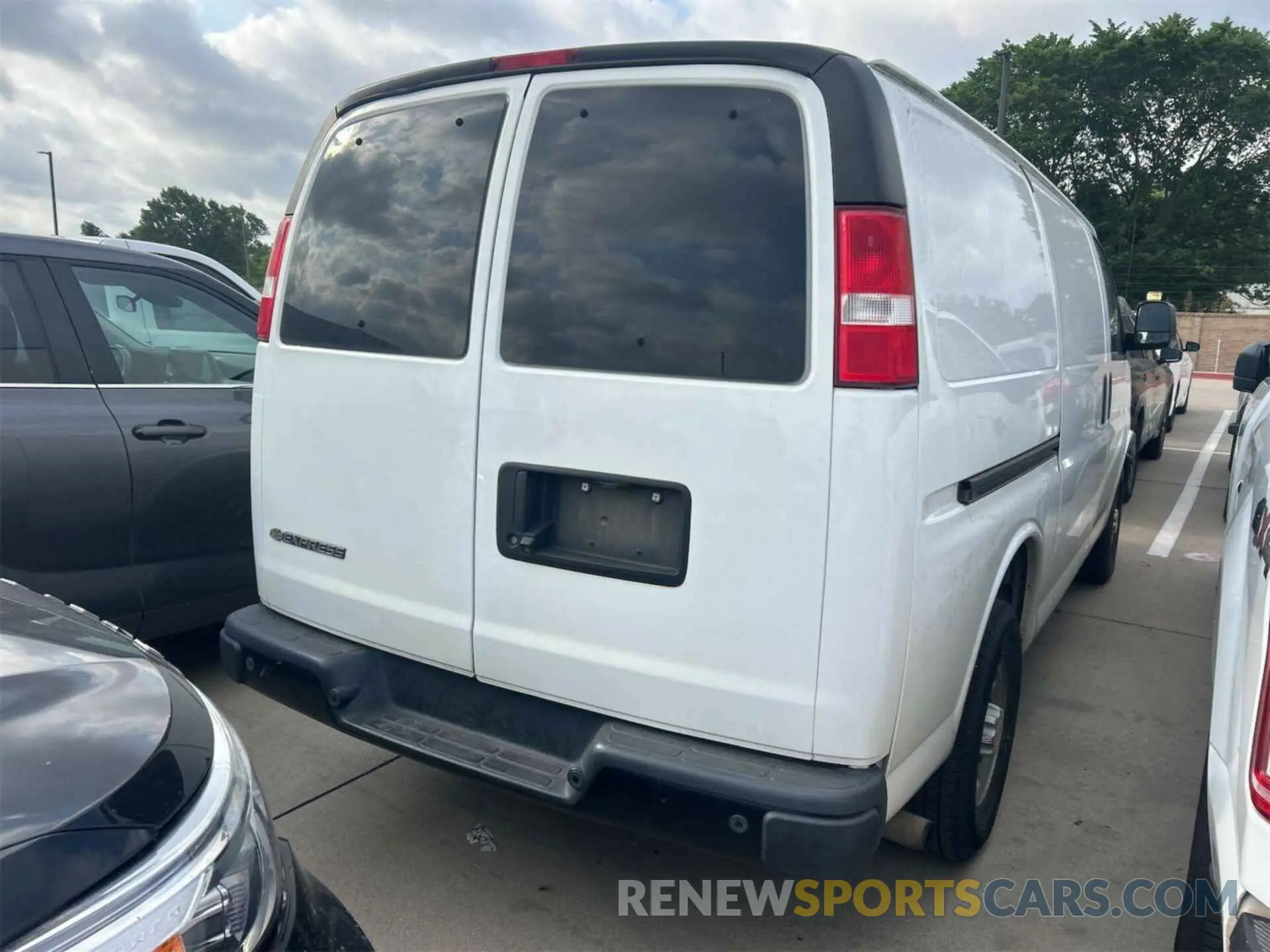 15 Photograph of a damaged car 1GCWGAFGXL1252899 CHEVROLET EXPRESS G2500 2020