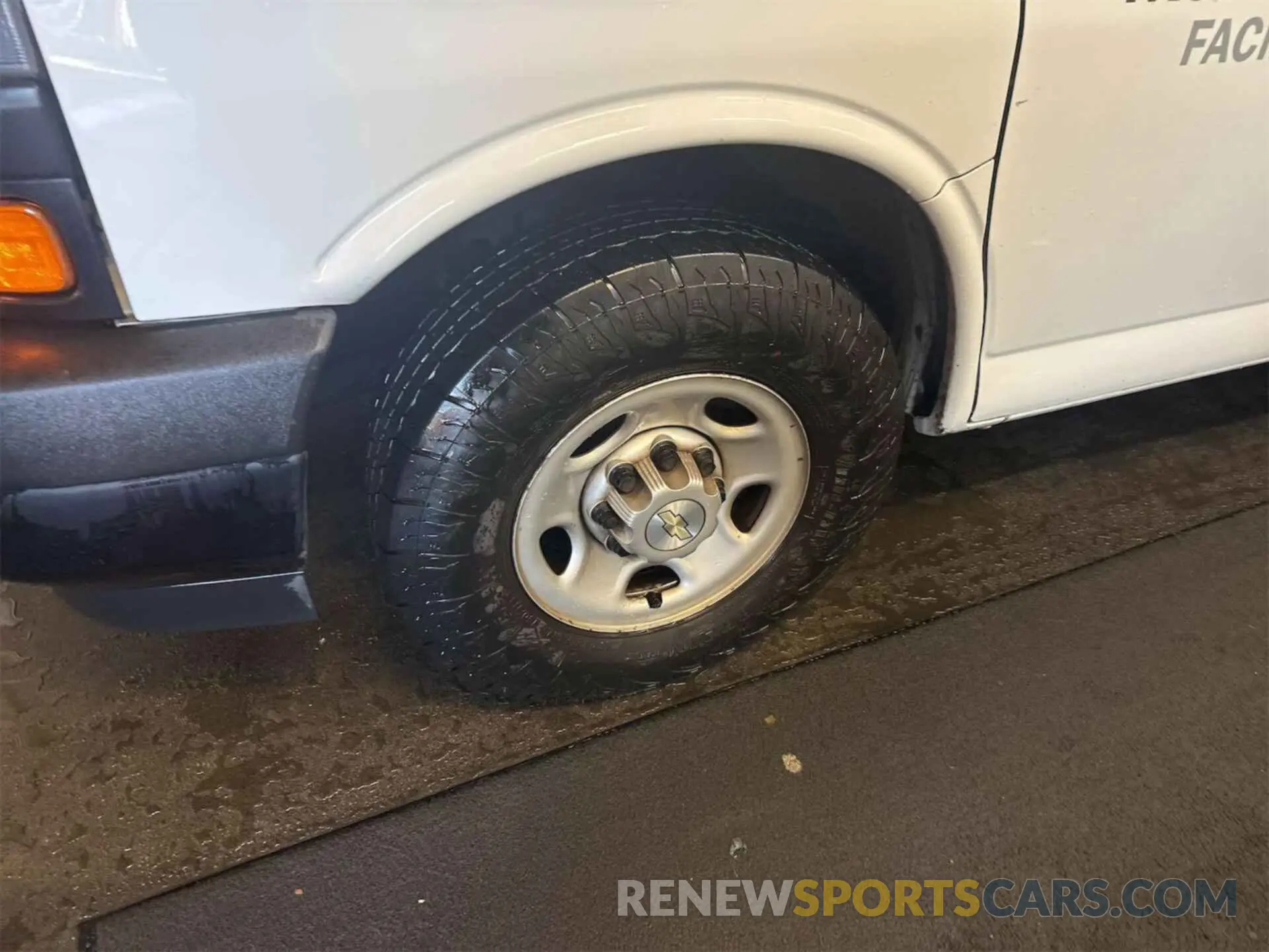 16 Photograph of a damaged car 1GCWGAFP5L1176802 CHEVROLET EXPRESS G2500 2020