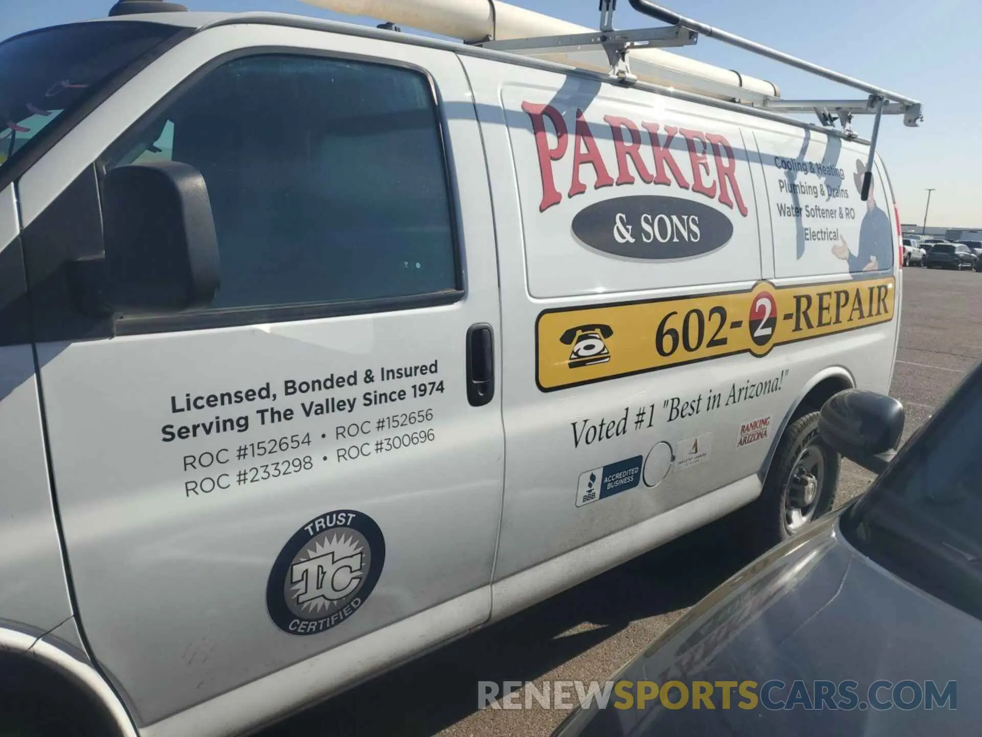 17 Photograph of a damaged car 1GCWGAFPXL1253115 CHEVROLET EXPRESS G2500 2020
