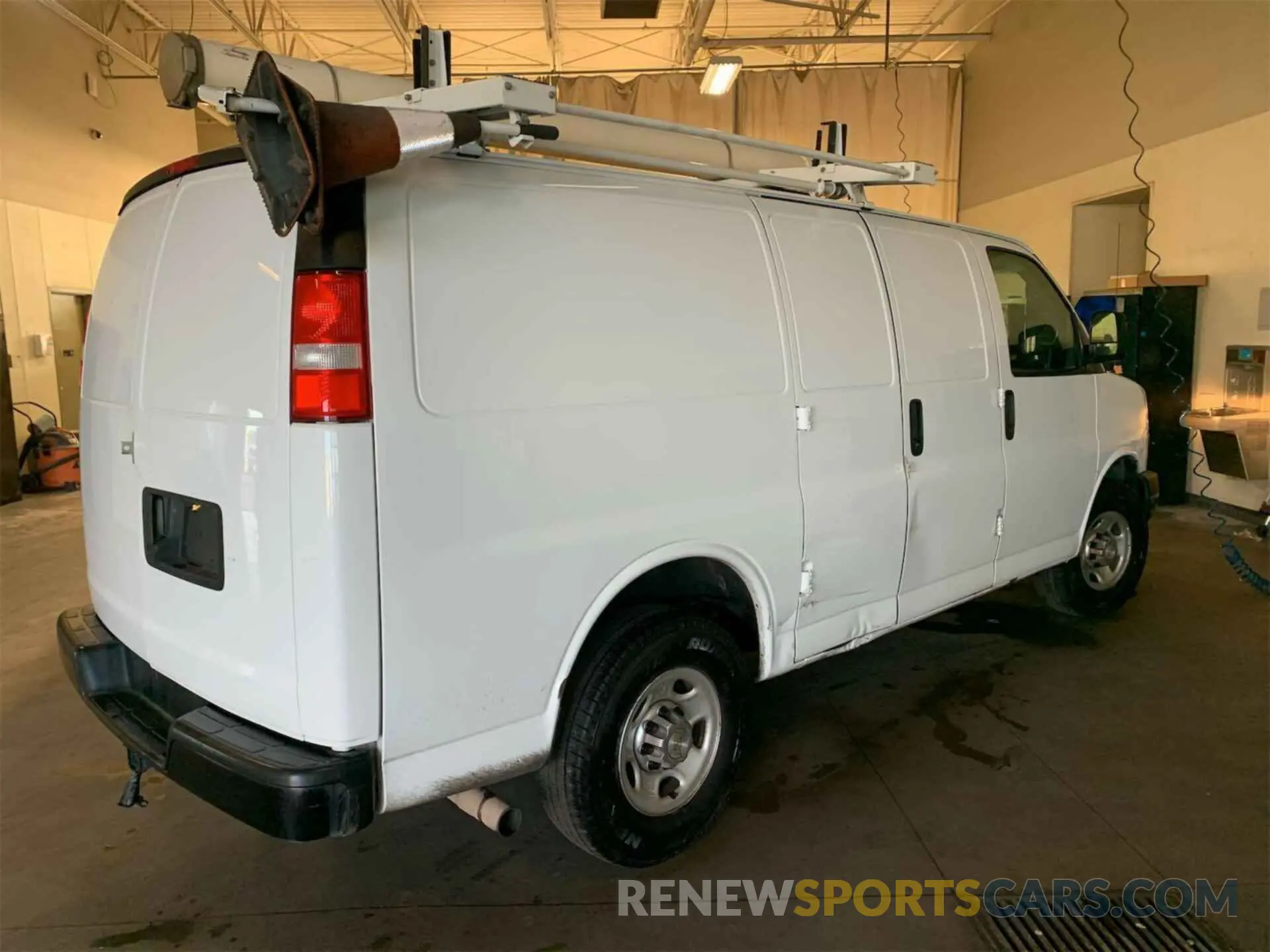 6 Photograph of a damaged car 1GCWGAFPXL1253115 CHEVROLET EXPRESS G2500 2020
