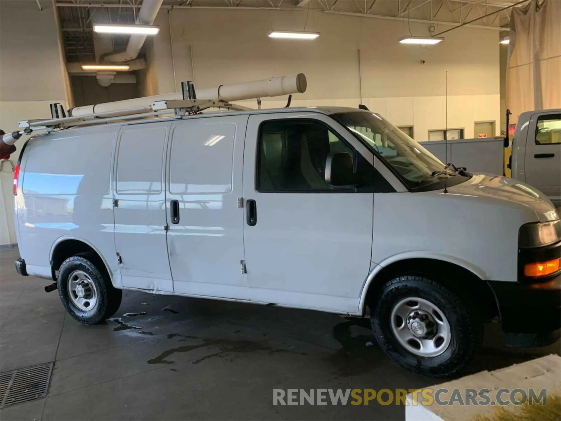 7 Photograph of a damaged car 1GCWGAFPXL1253115 CHEVROLET EXPRESS G2500 2020