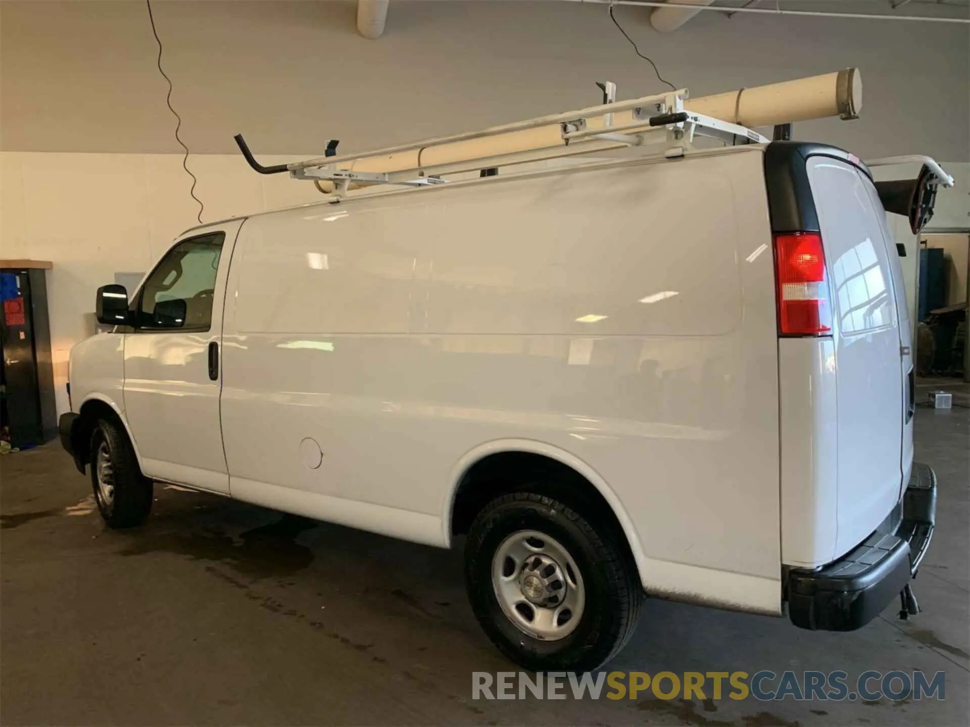 9 Photograph of a damaged car 1GCWGAFPXL1253115 CHEVROLET EXPRESS G2500 2020