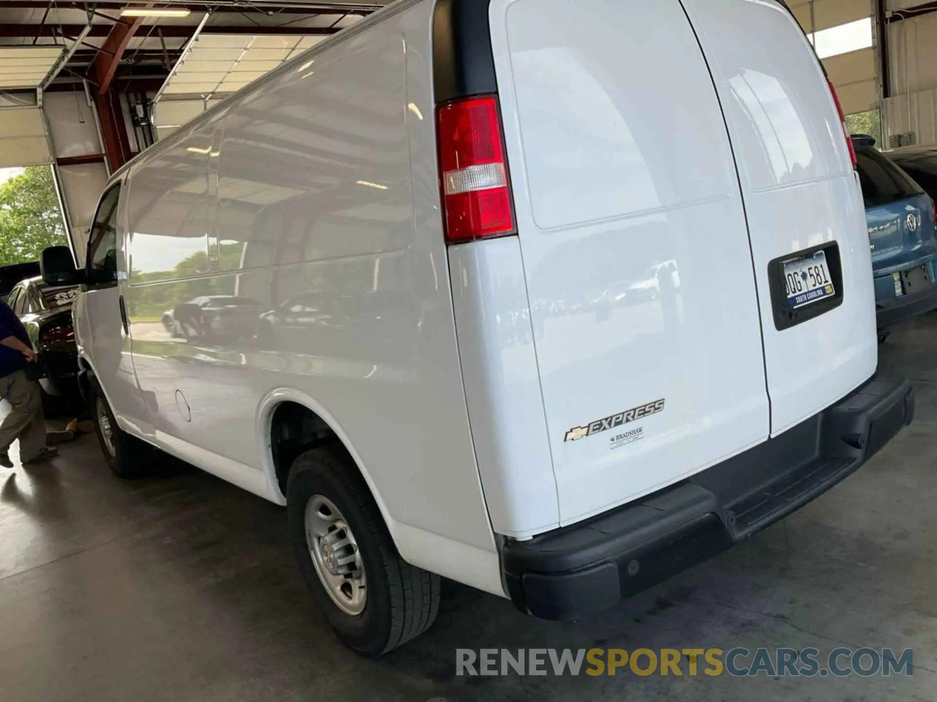 2 Photograph of a damaged car 1GCWGAFP4M1311981 CHEVROLET EXPRESS G2500 2021