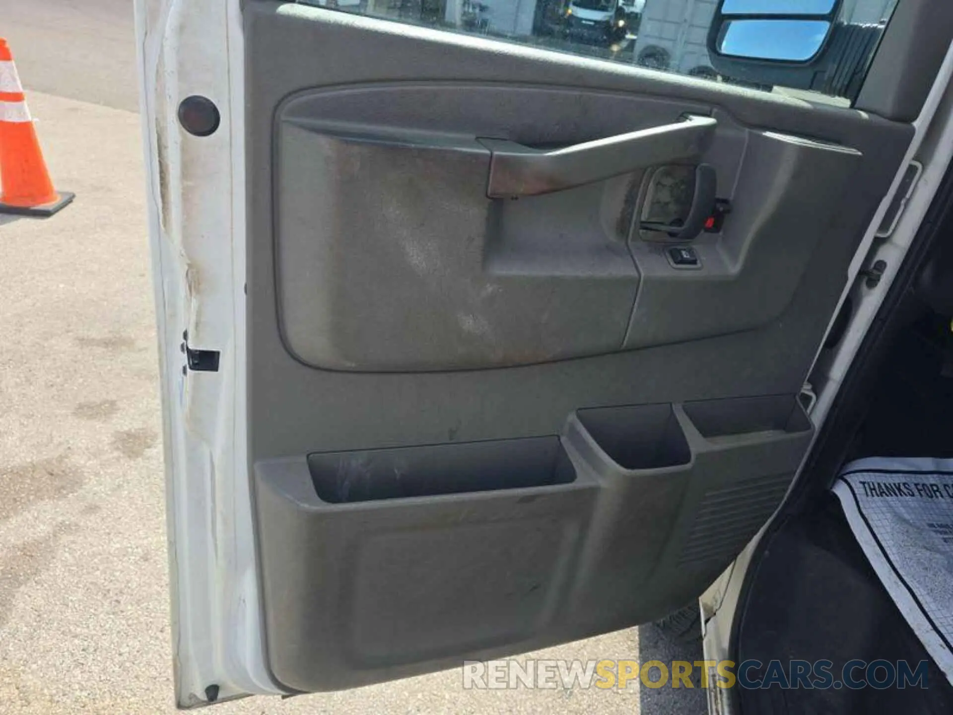 5 Photograph of a damaged car 1GCWGAFPXM1166123 CHEVROLET EXPRESS G2500 2021