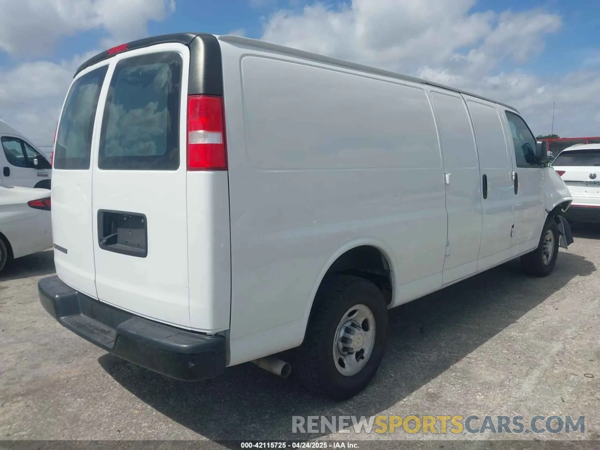 4 Photograph of a damaged car 1GCWGBFP9M1154499 CHEVROLET EXPRESS G2500 2021