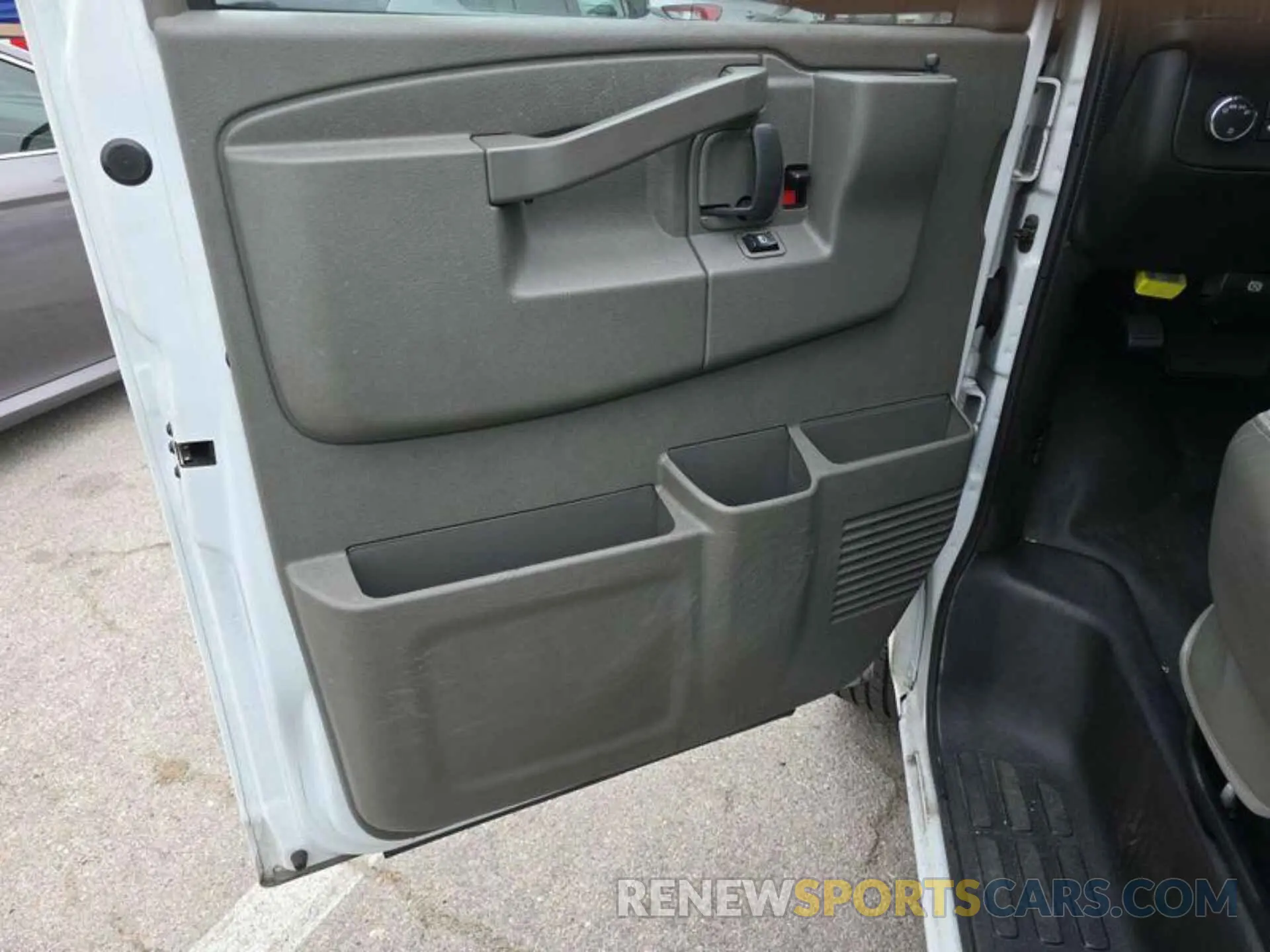 14 Photograph of a damaged car 1GCWGAFP1N1256617 CHEVROLET EXPRESS G2500 2022