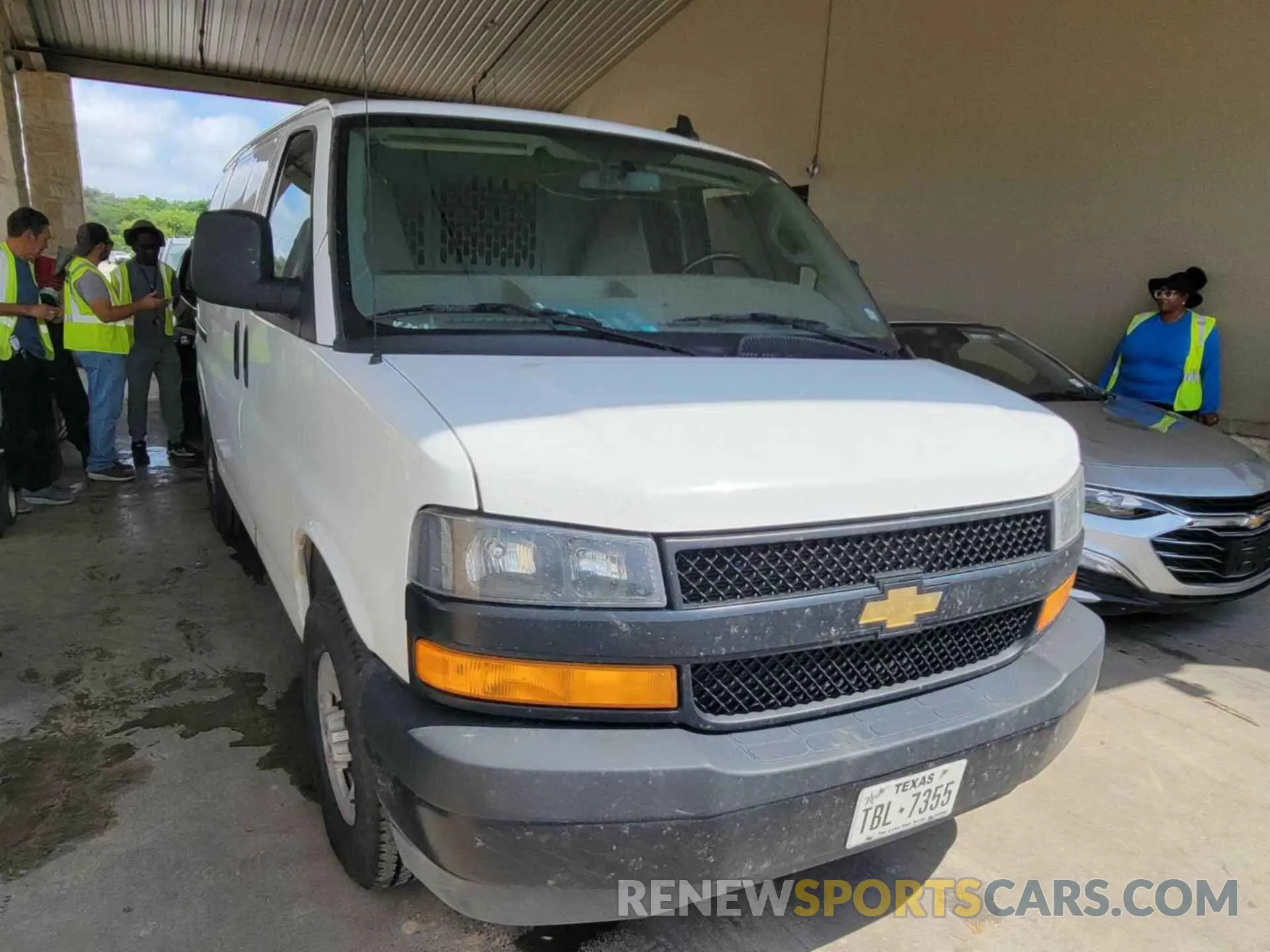 15 Photograph of a damaged car 1GCWGAFP2N1259705 CHEVROLET EXPRESS G2500 2022
