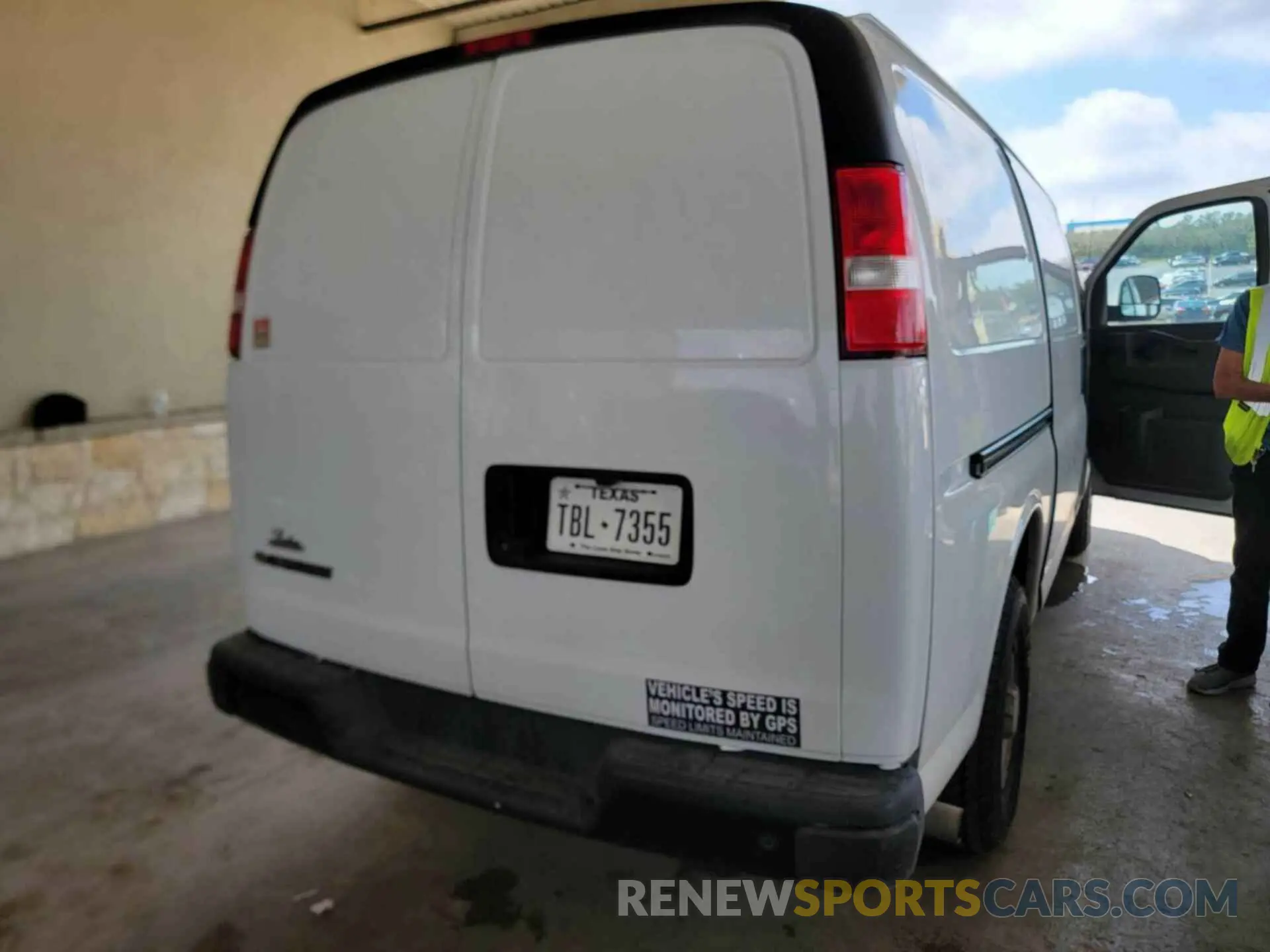 18 Photograph of a damaged car 1GCWGAFP2N1259705 CHEVROLET EXPRESS G2500 2022