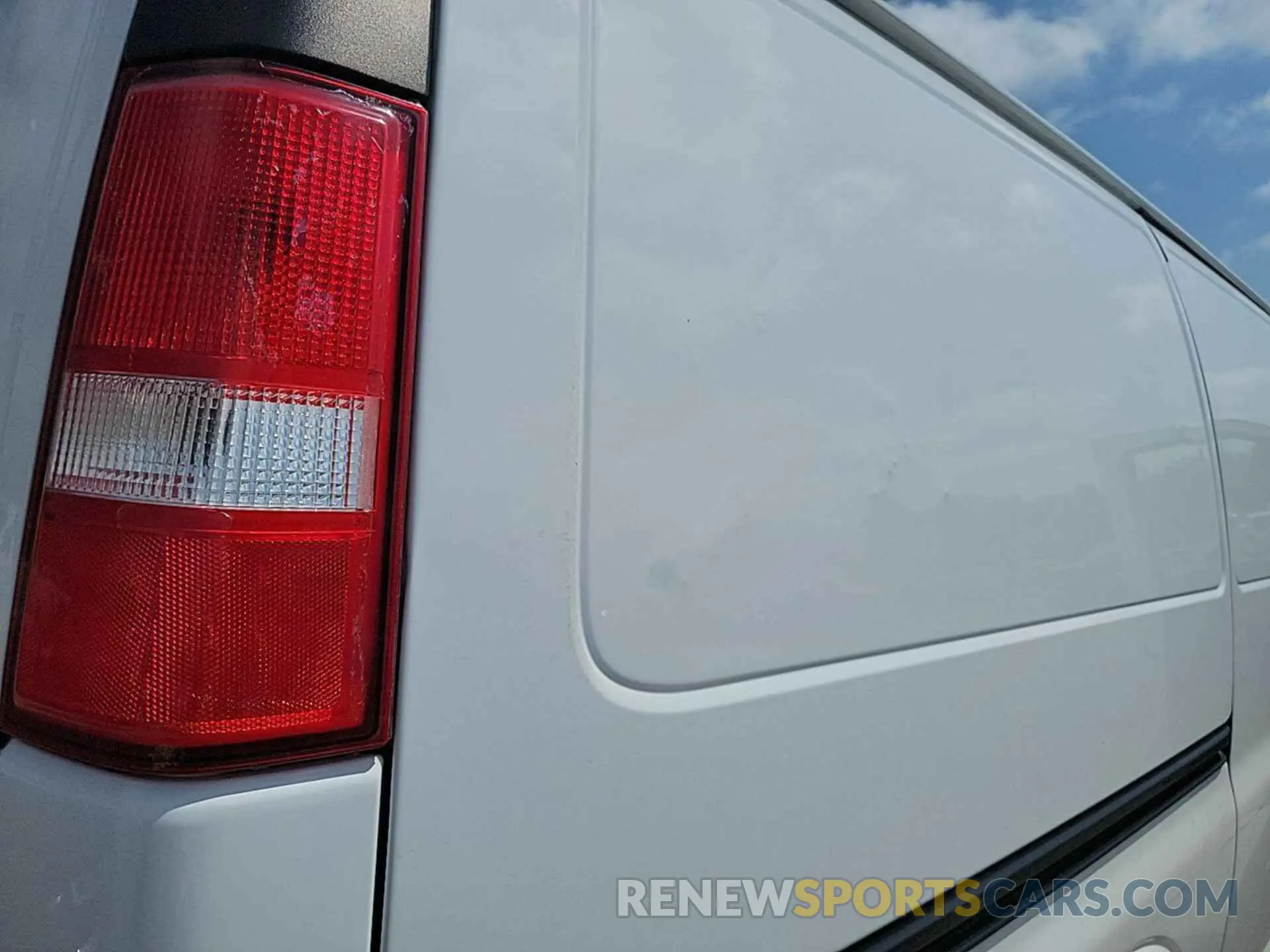 4 Photograph of a damaged car 1GCWGAFP2N1259705 CHEVROLET EXPRESS G2500 2022
