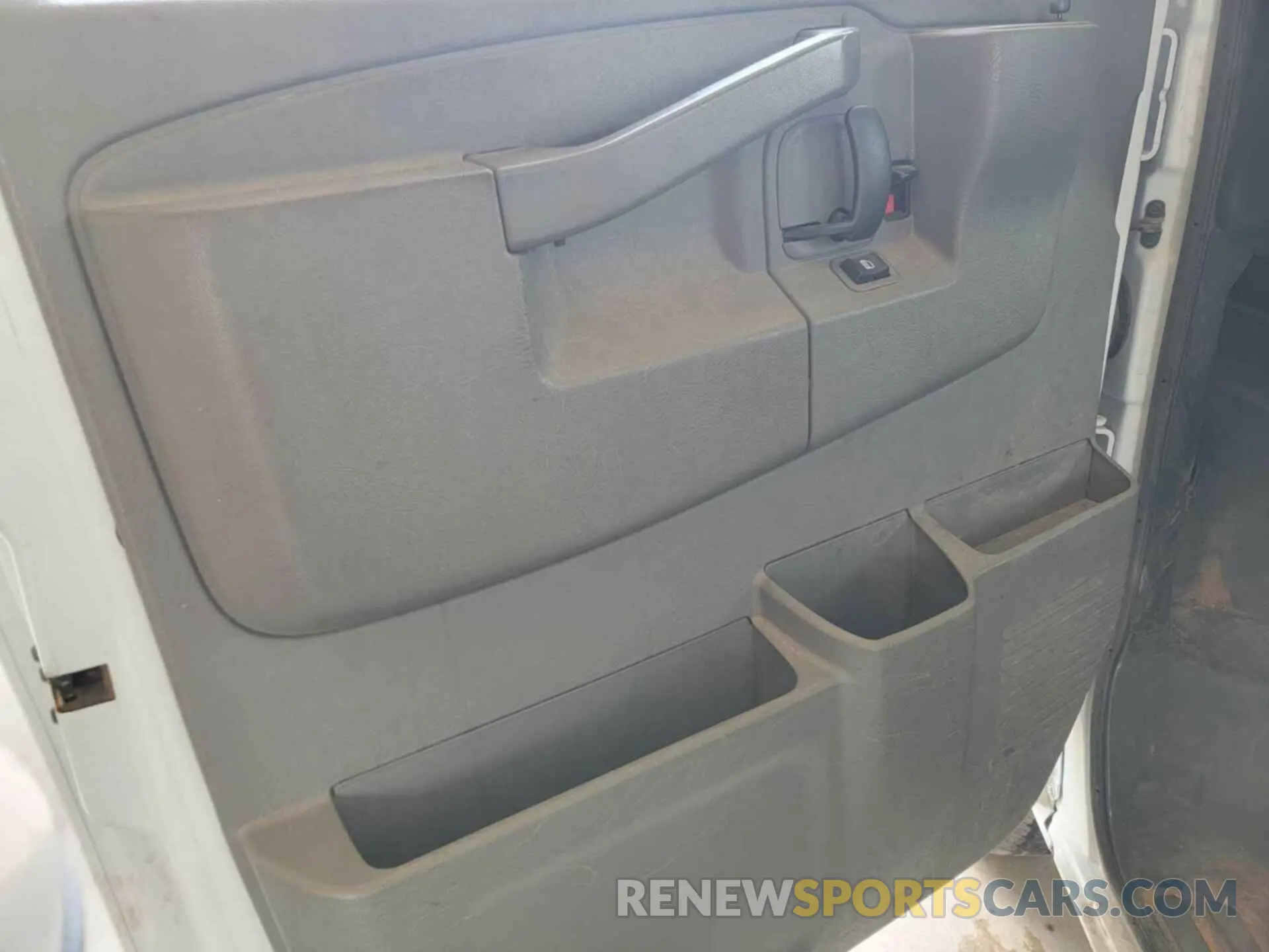 5 Photograph of a damaged car 1GCWGAFP2N1259705 CHEVROLET EXPRESS G2500 2022