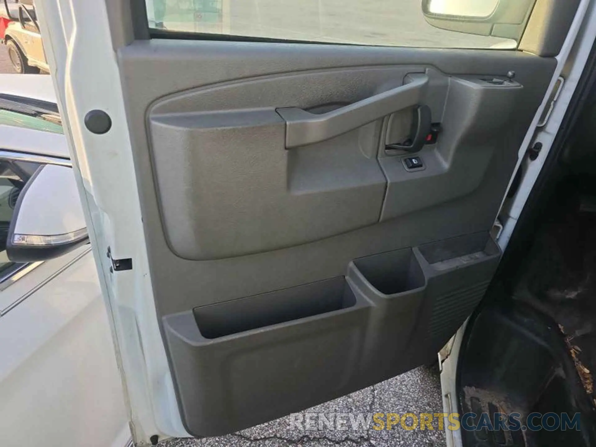 10 Photograph of a damaged car 1GCWGAFP3N1157183 CHEVROLET EXPRESS G2500 2022