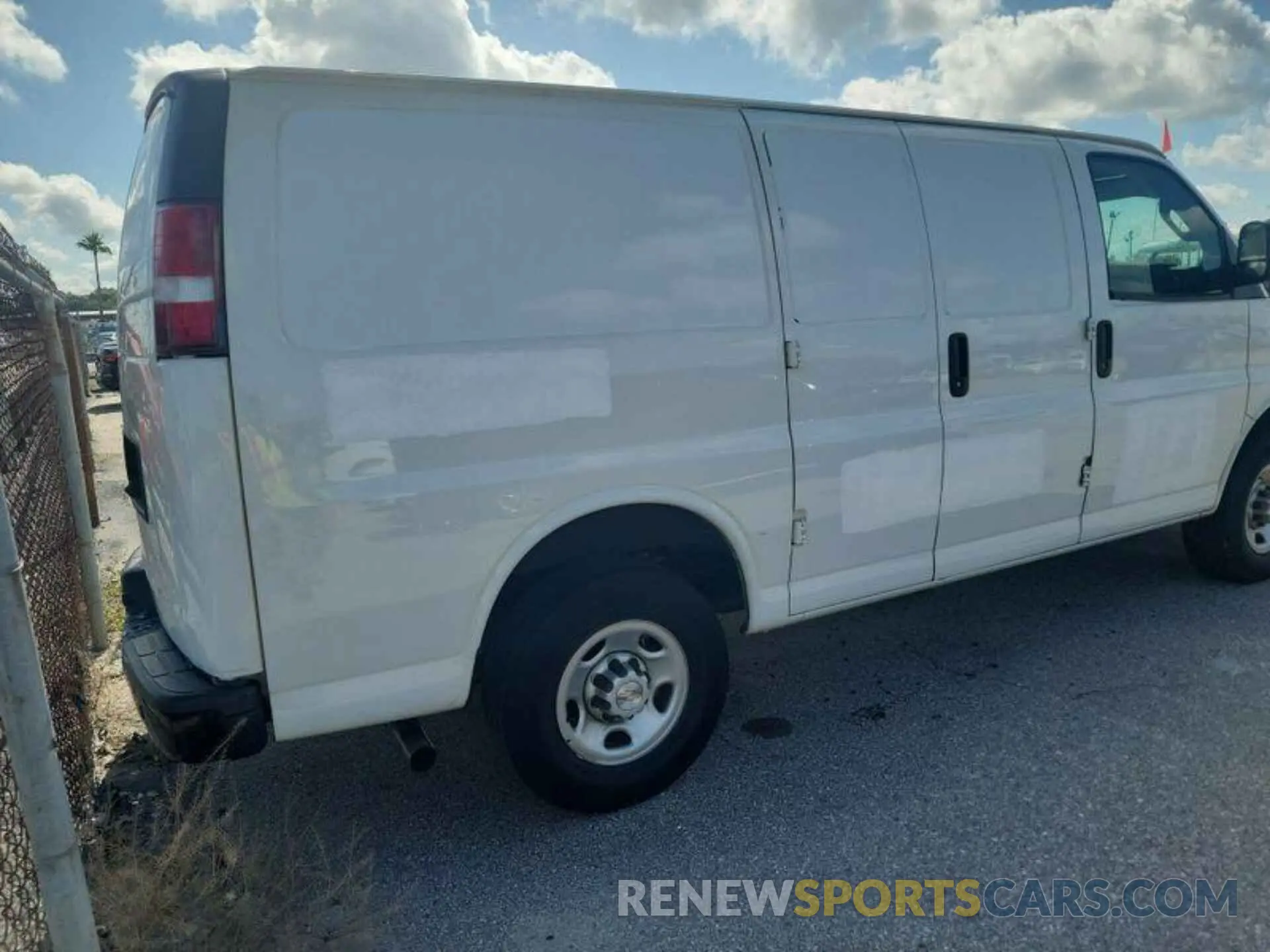16 Photograph of a damaged car 1GCWGAFP3N1157183 CHEVROLET EXPRESS G2500 2022