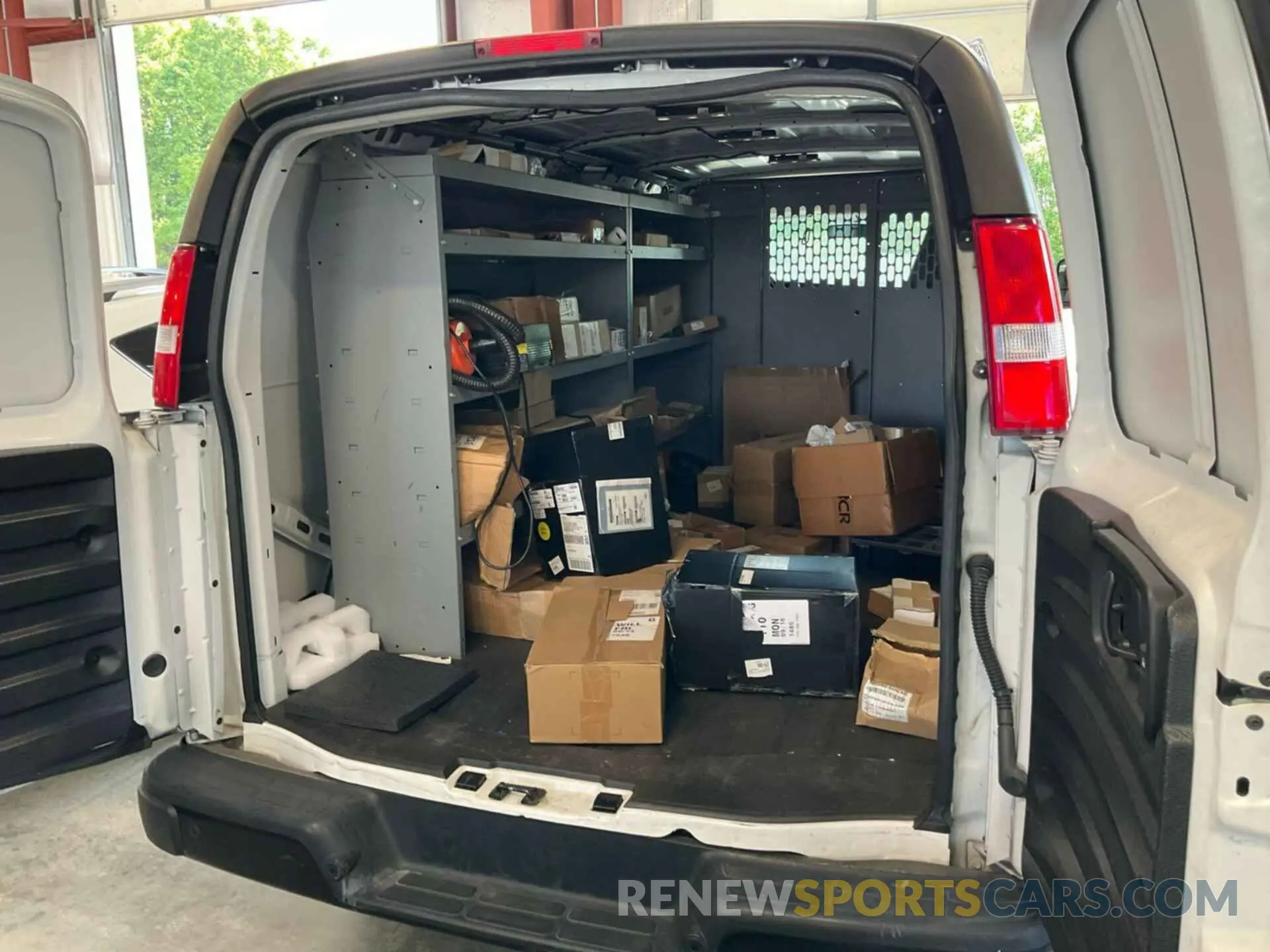 1 Photograph of a damaged car 1GCWGAFP3N1259311 CHEVROLET EXPRESS G2500 2022