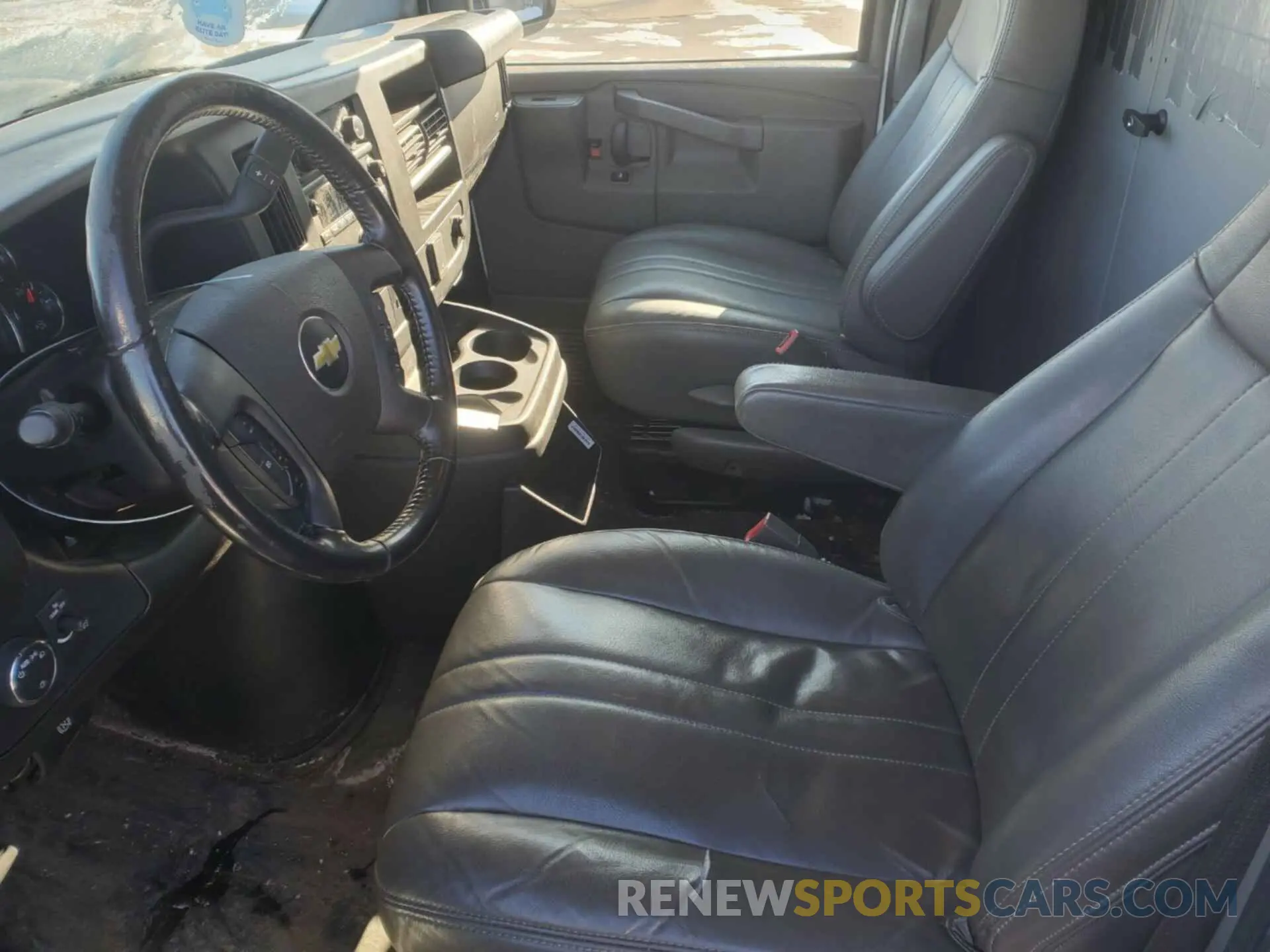 31 Photograph of a damaged car 1GCWGAFP4N1157340 CHEVROLET EXPRESS G2500 2022