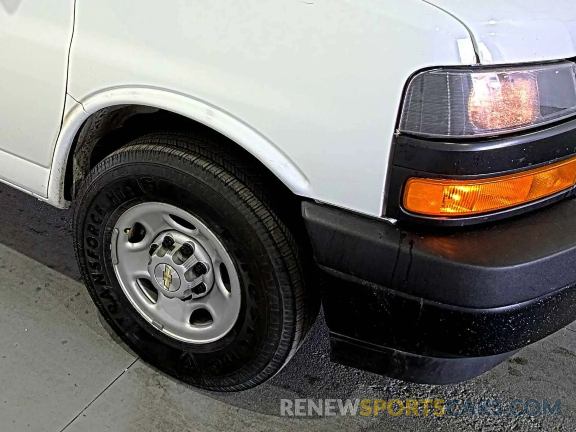 14 Photograph of a damaged car 1GCWGAFP6N1271209 CHEVROLET EXPRESS G2500 2022