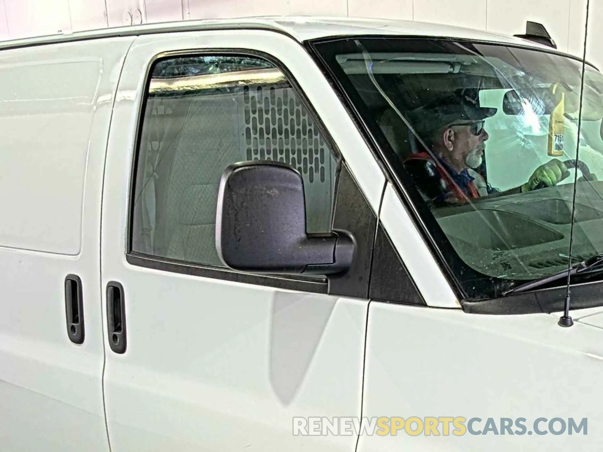 9 Photograph of a damaged car 1GCWGAFP6N1271209 CHEVROLET EXPRESS G2500 2022