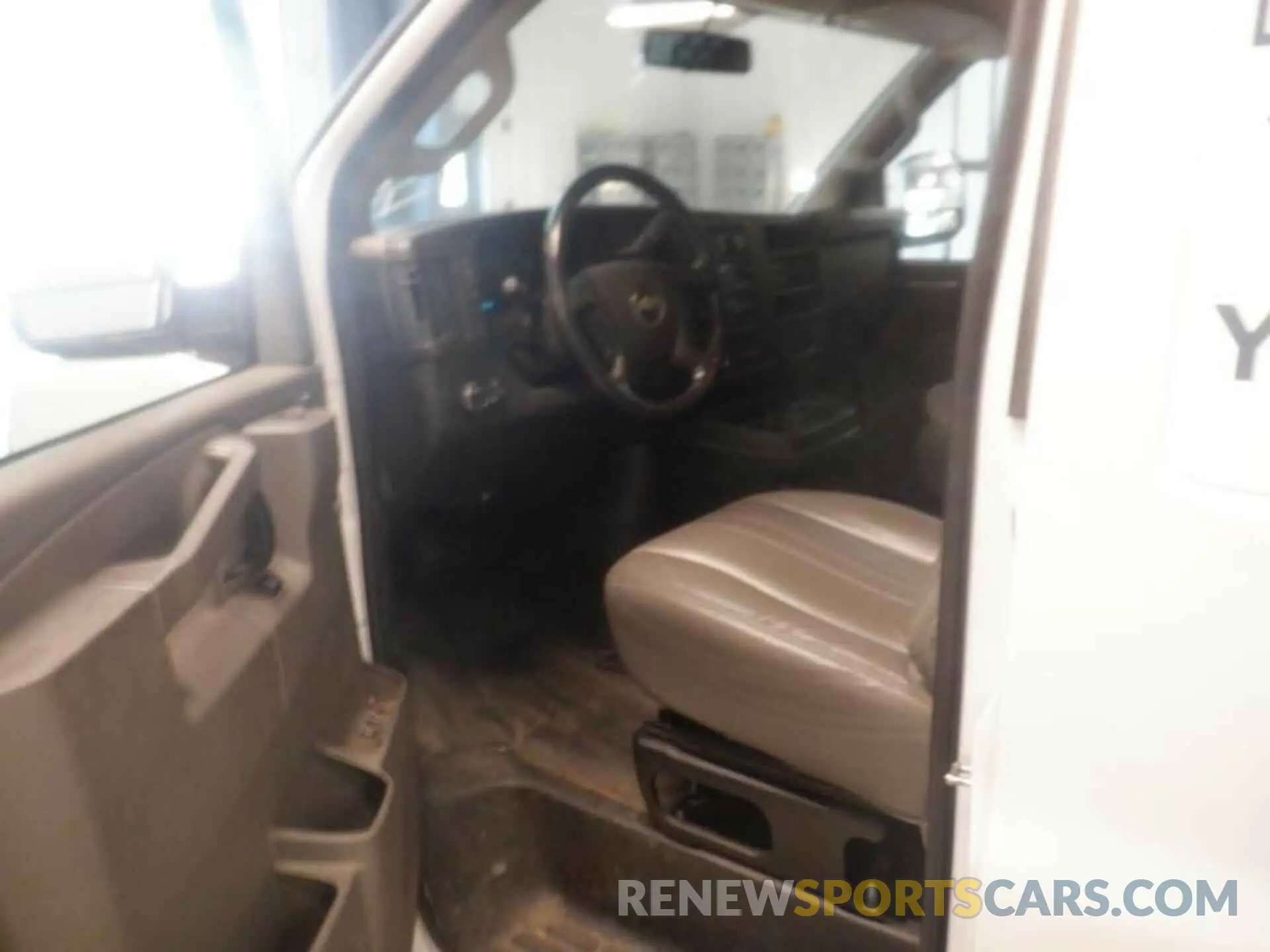 17 Photograph of a damaged car 1GCWGAFP2P1180179 CHEVROLET EXPRESS G2500 2023