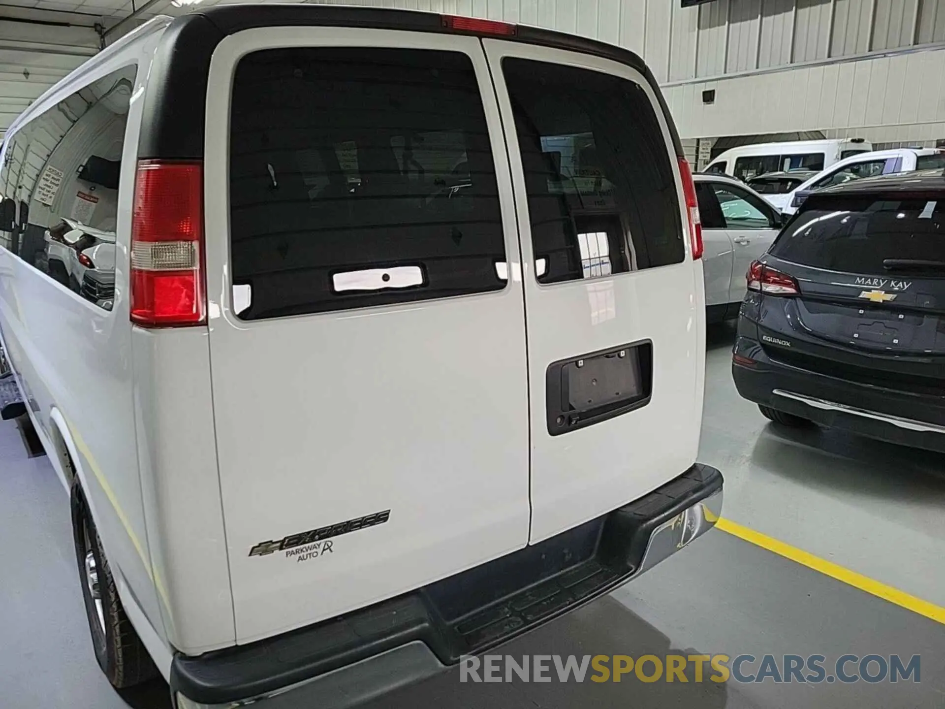 5 Photograph of a damaged car 1GAZGPFG5K1200734 CHEVROLET EXPRESS G3500 2019