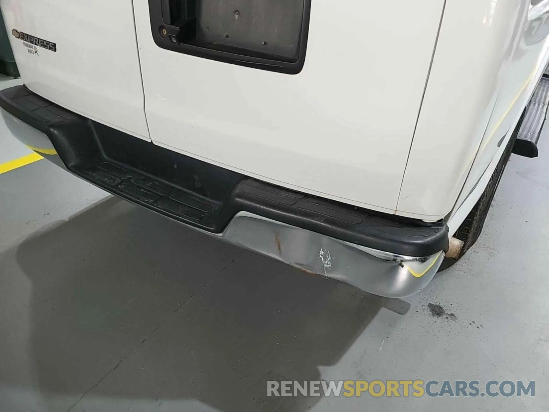 9 Photograph of a damaged car 1GAZGPFG5K1200734 CHEVROLET EXPRESS G3500 2019