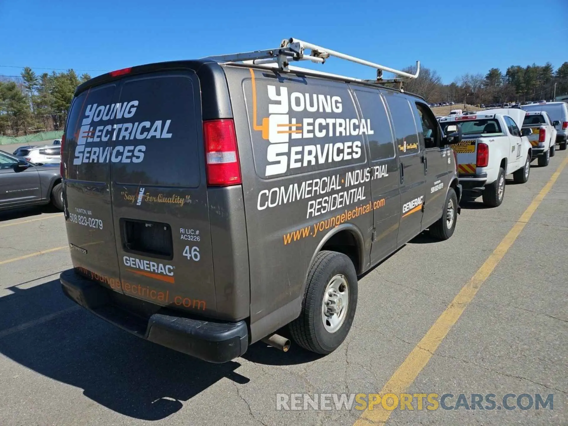 4 Photograph of a damaged car 1GCZGGFG7K1355860 CHEVROLET EXPRESS G3500 2019