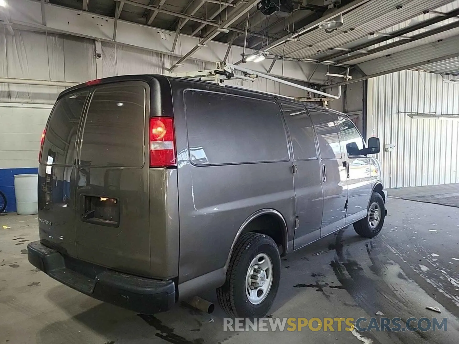 5 Photograph of a damaged car 1GCZGGFG7K1355860 CHEVROLET EXPRESS G3500 2019