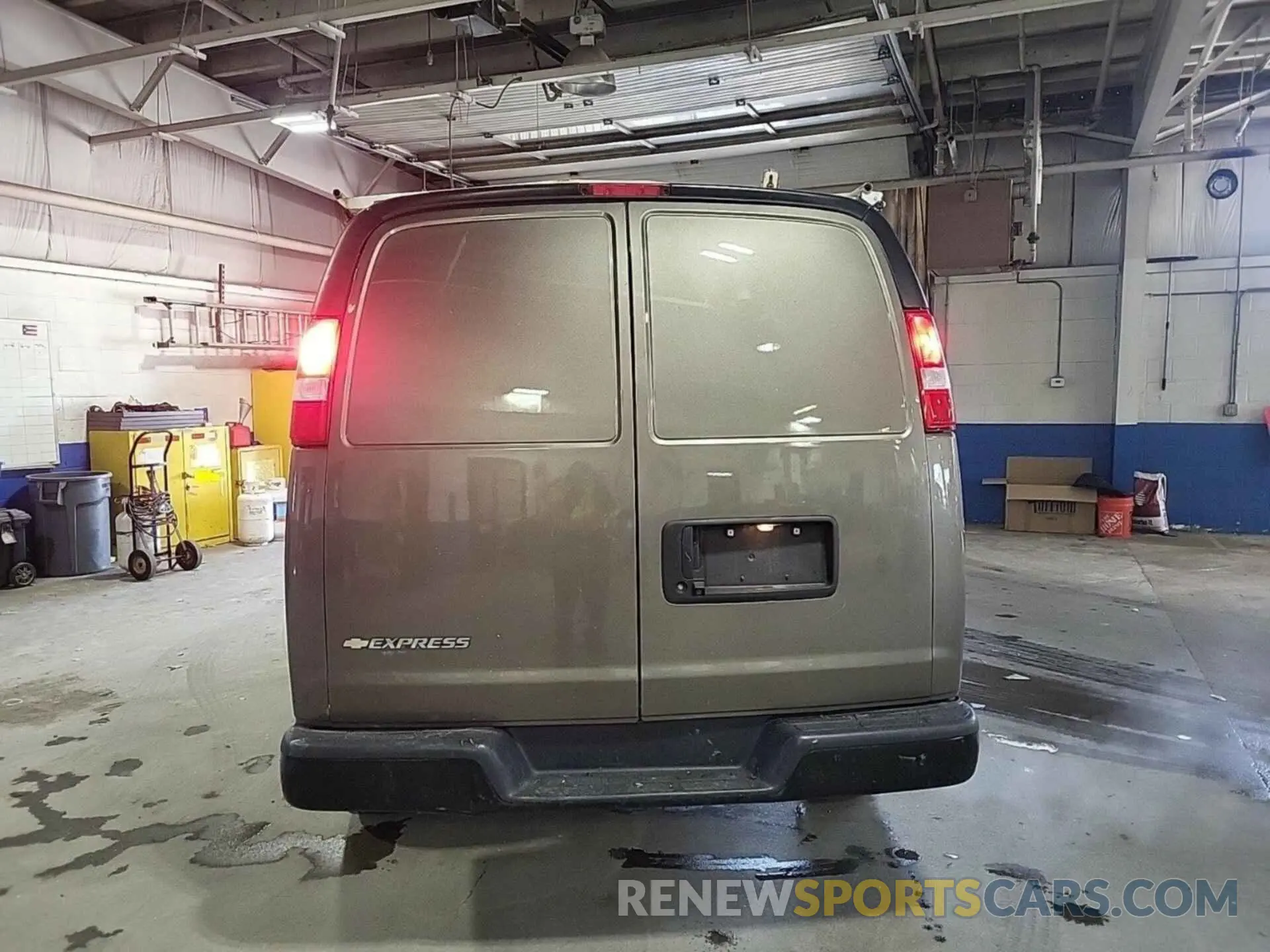 9 Photograph of a damaged car 1GCZGGFG7K1355860 CHEVROLET EXPRESS G3500 2019