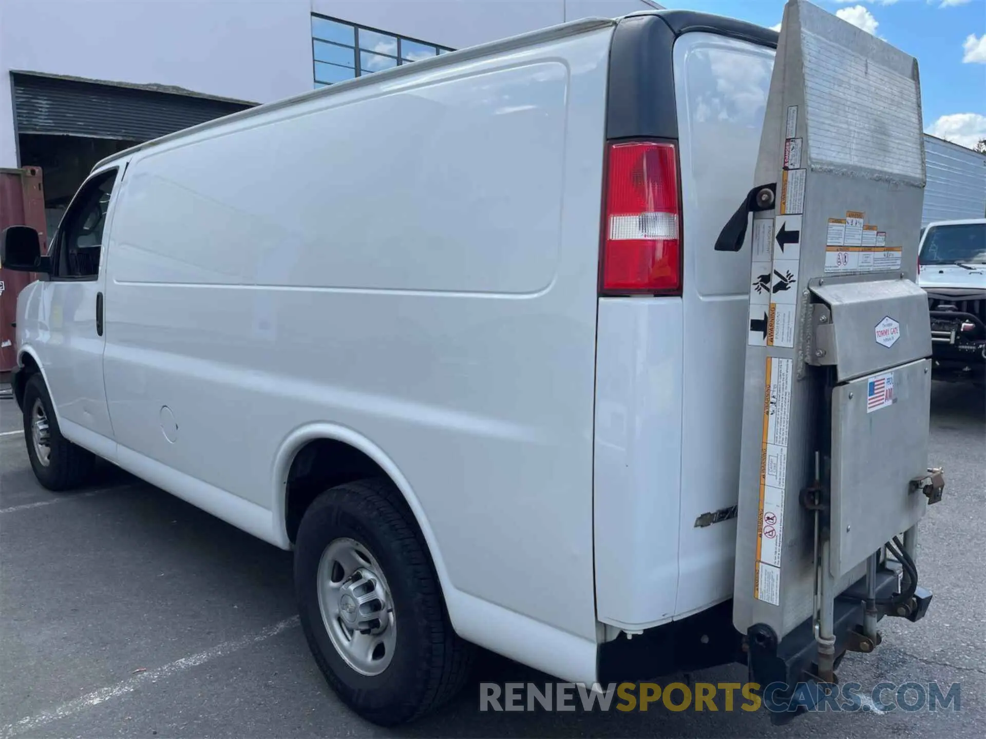1 Photograph of a damaged car 1GCZGGFP5K1332660 CHEVROLET EXPRESS G3500 2019