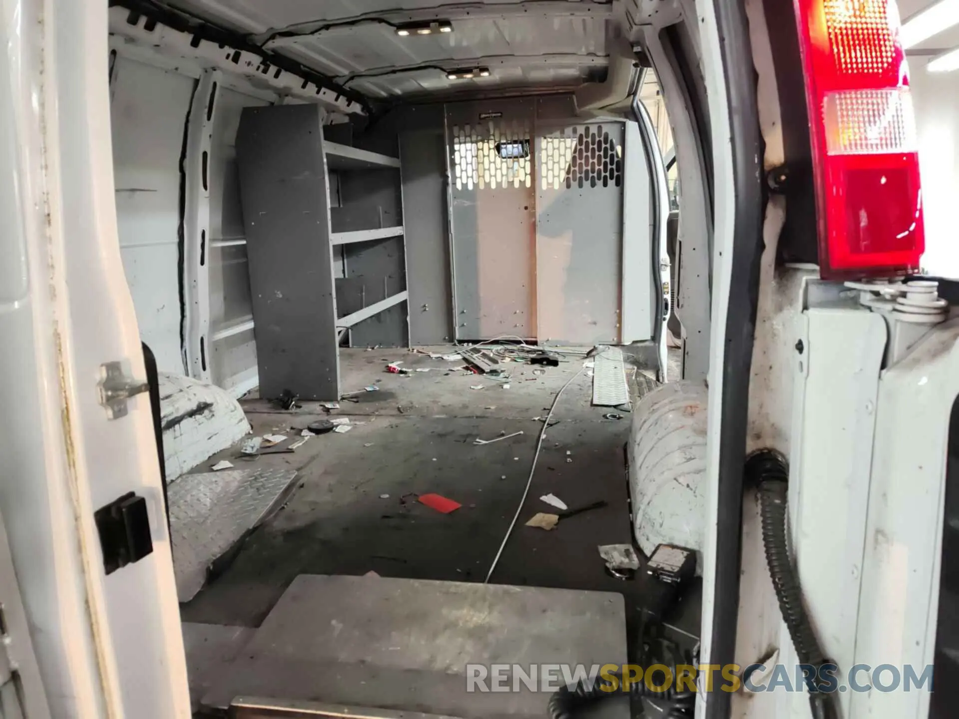 31 Photograph of a damaged car 1GCZGGFP5K1332660 CHEVROLET EXPRESS G3500 2019