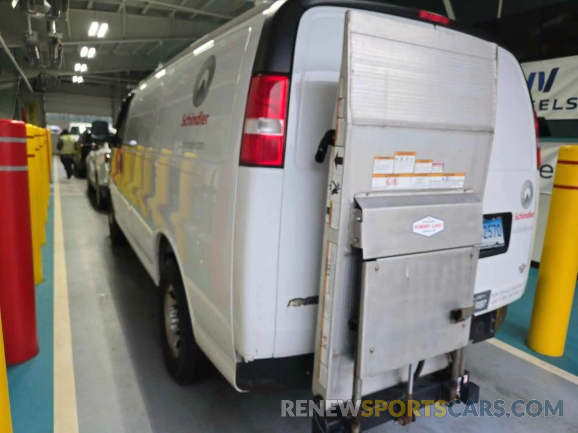 25 Photograph of a damaged car 1GCZGGFP8K1324939 CHEVROLET EXPRESS G3500 2019