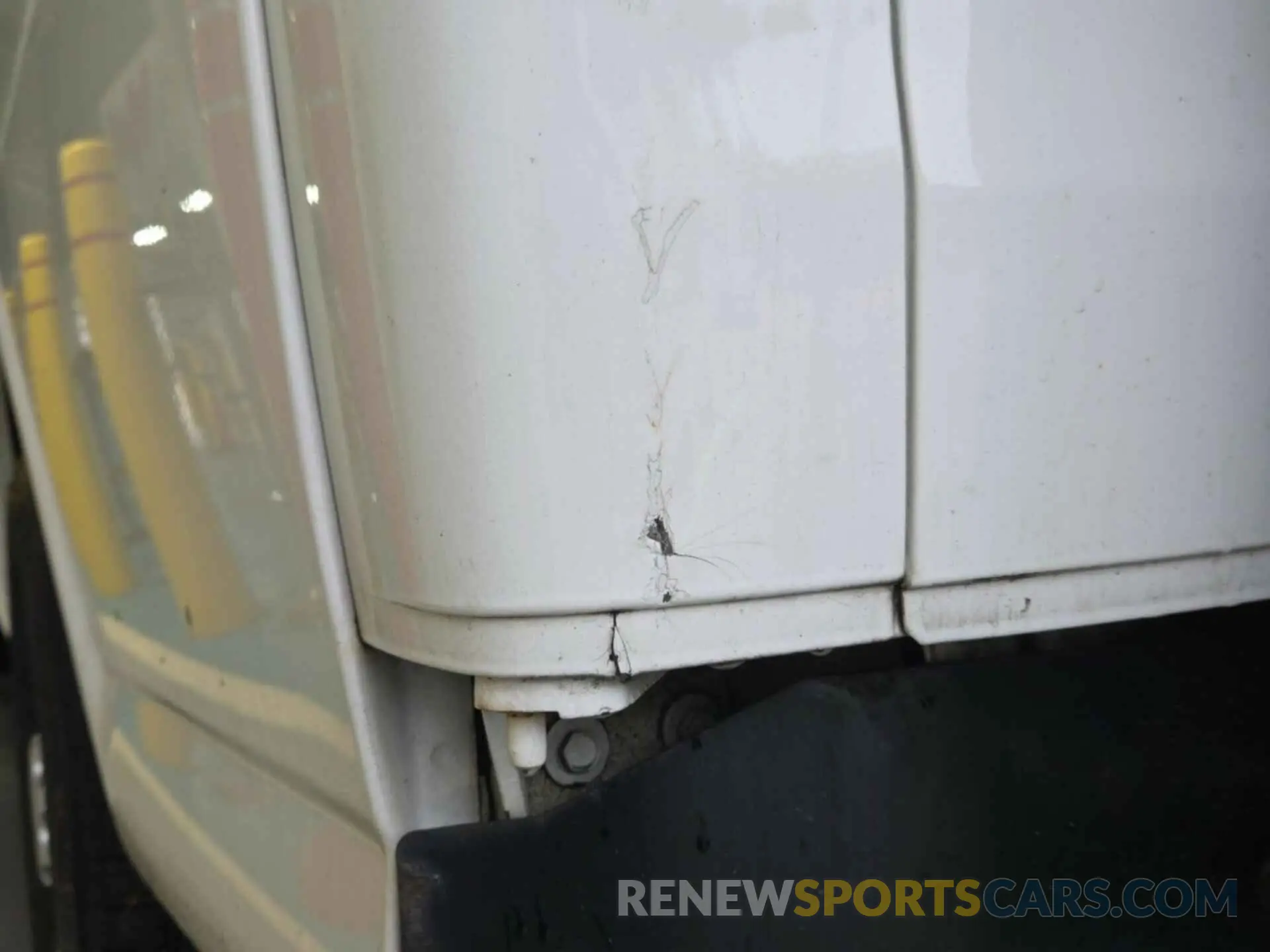 32 Photograph of a damaged car 1GCZGGFP8K1324939 CHEVROLET EXPRESS G3500 2019