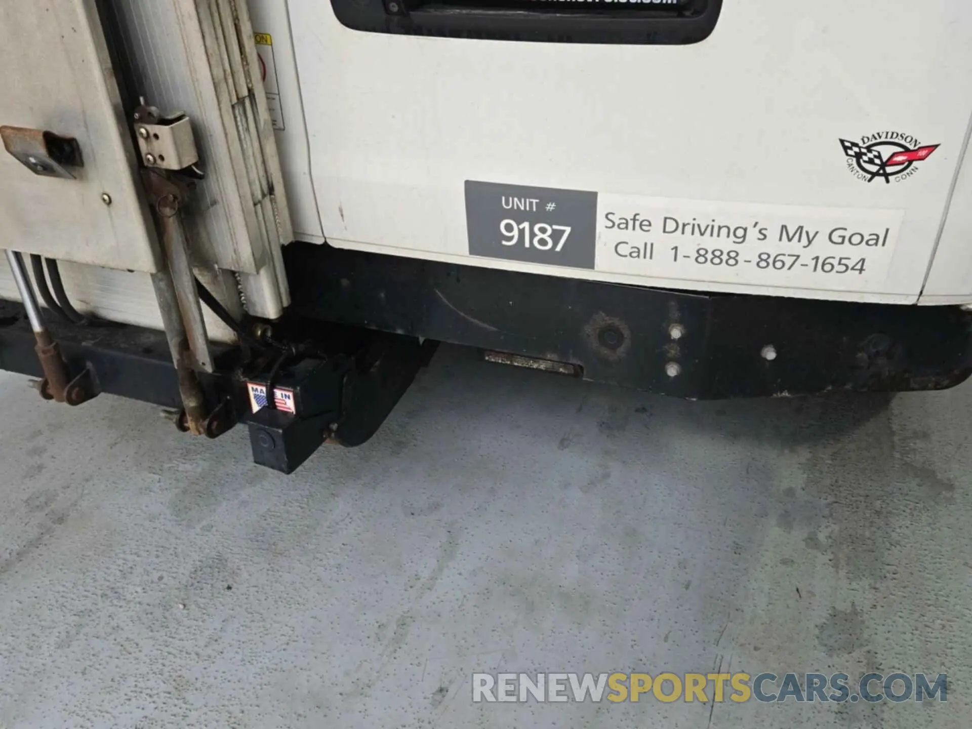 4 Photograph of a damaged car 1GCZGGFP8K1324939 CHEVROLET EXPRESS G3500 2019