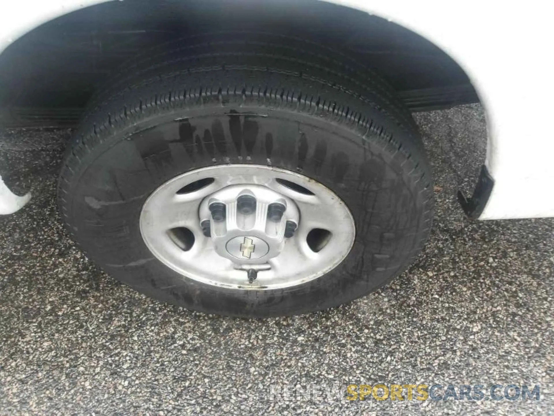 14 Photograph of a damaged car 1GCZGGFP5L1276656 CHEVROLET EXPRESS G3500 2020