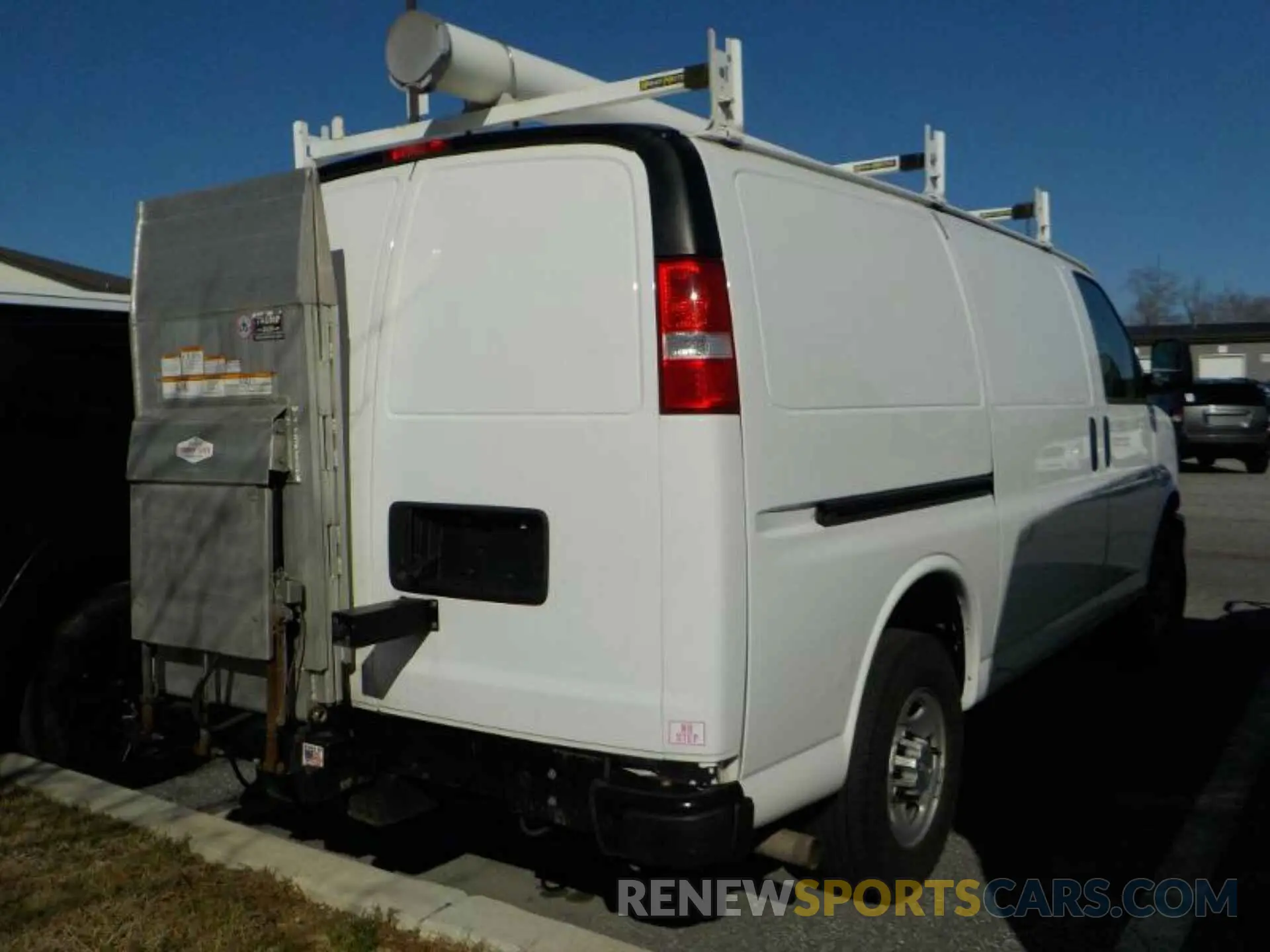 9 Photograph of a damaged car 1GCZGGFP5L1276656 CHEVROLET EXPRESS G3500 2020