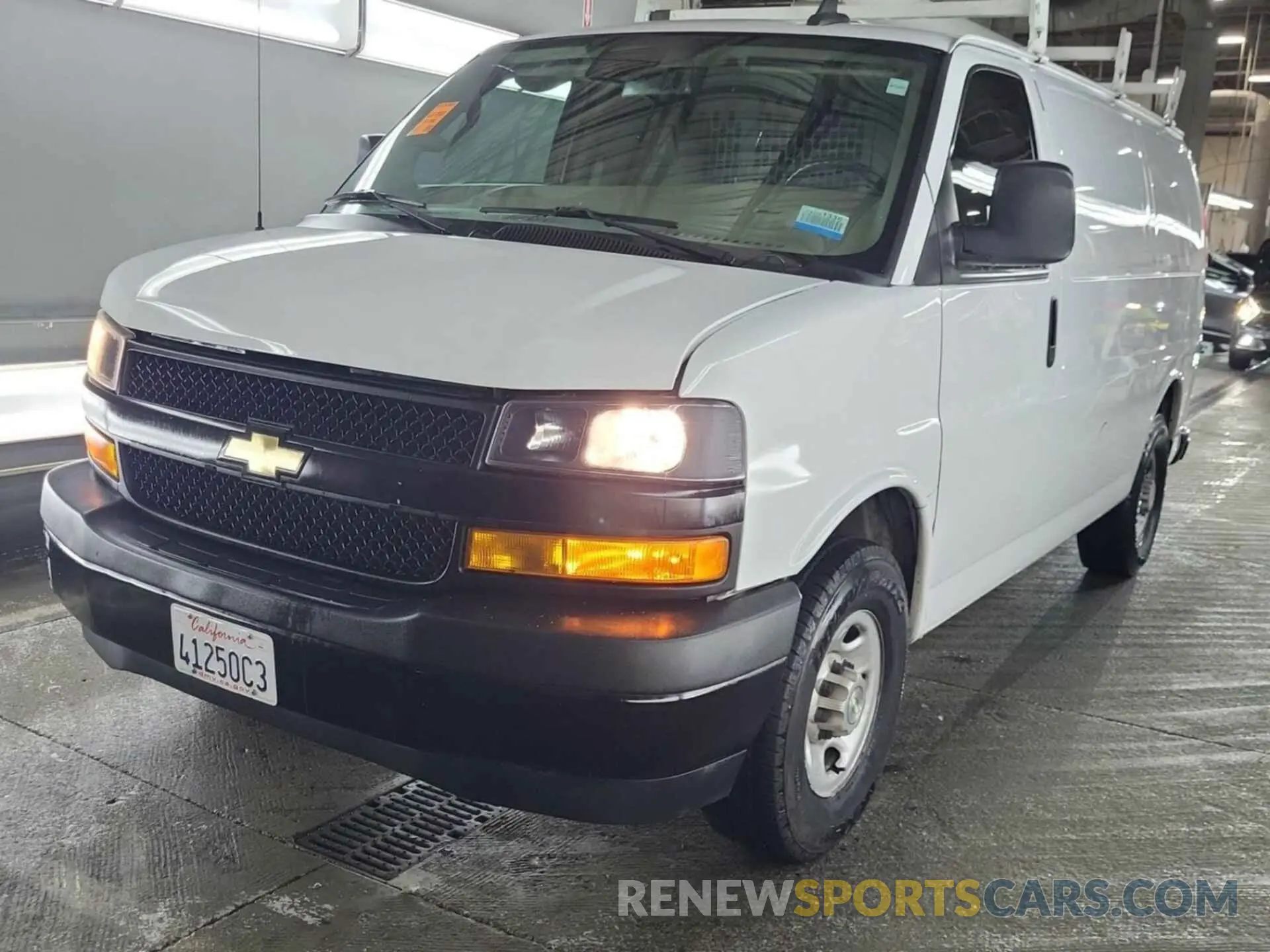 27 Photograph of a damaged car 1GCZGGFP7L1276769 CHEVROLET EXPRESS G3500 2020