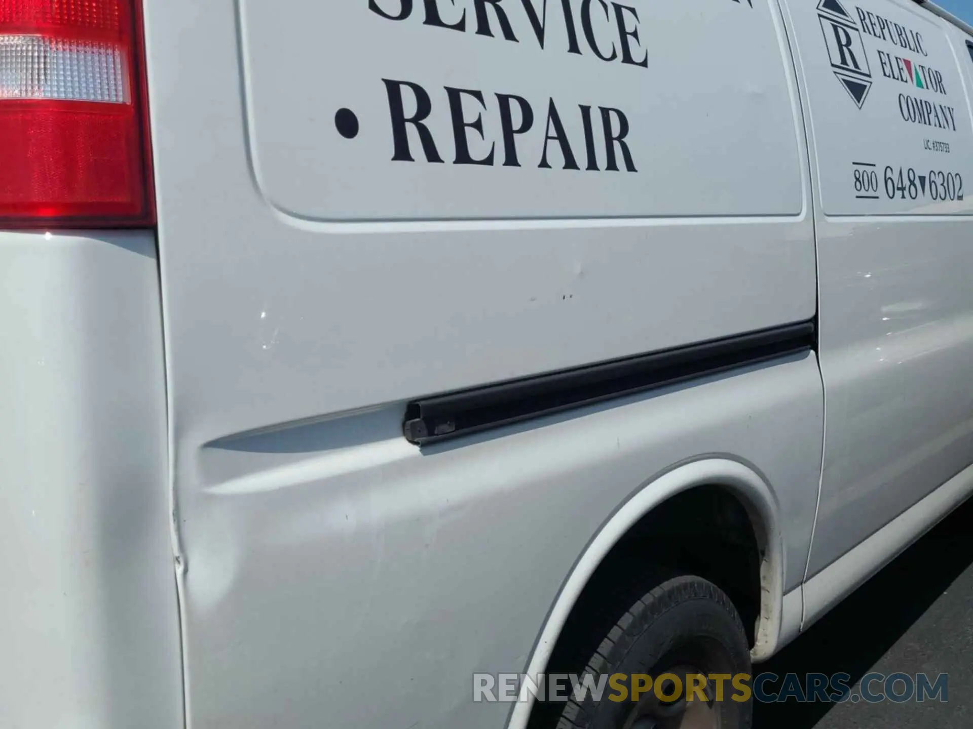 46 Photograph of a damaged car 1GCZGGFP7L1276769 CHEVROLET EXPRESS G3500 2020