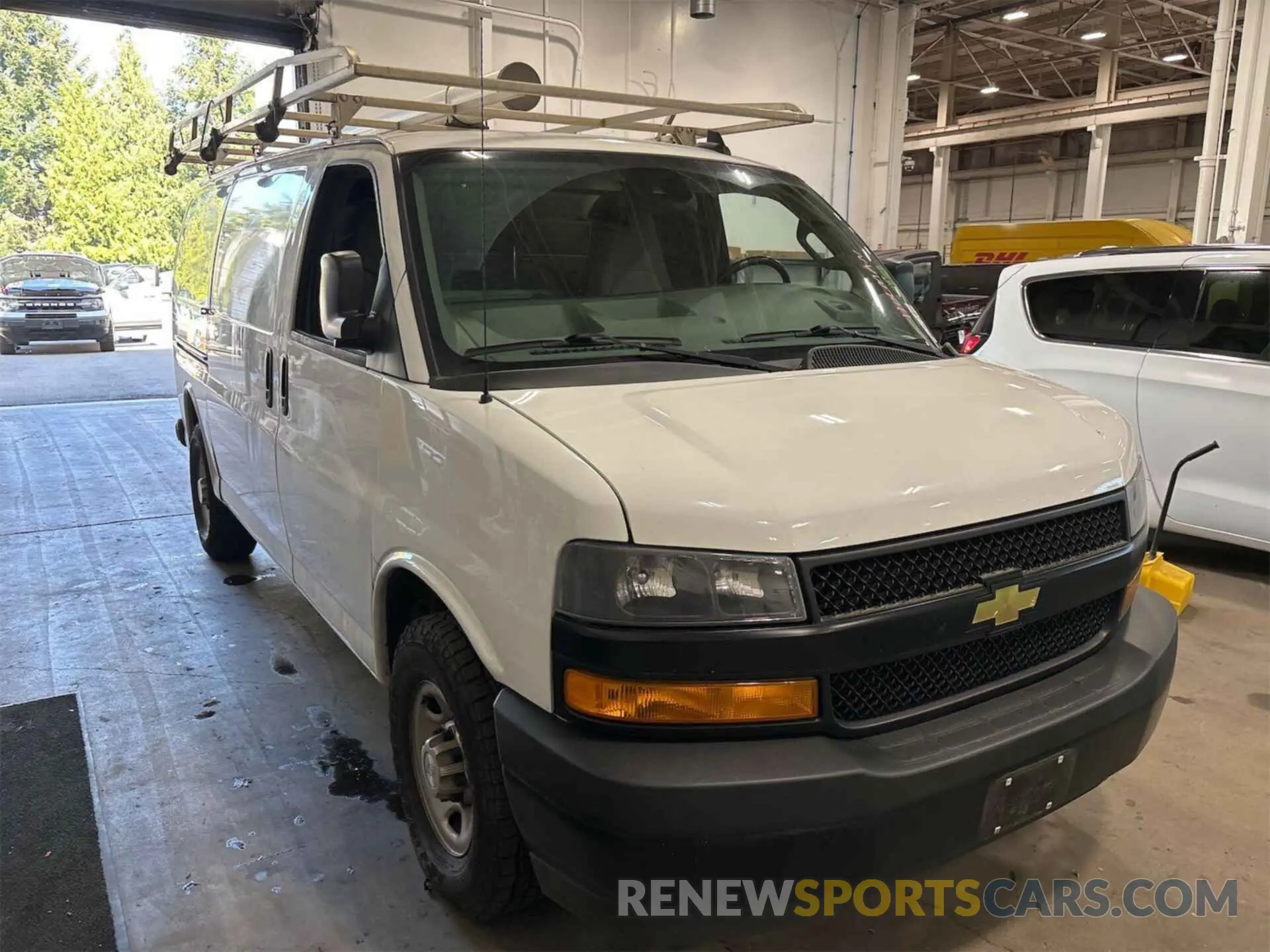 24 Photograph of a damaged car 1GCZGGFP8L1248799 CHEVROLET EXPRESS G3500 2020