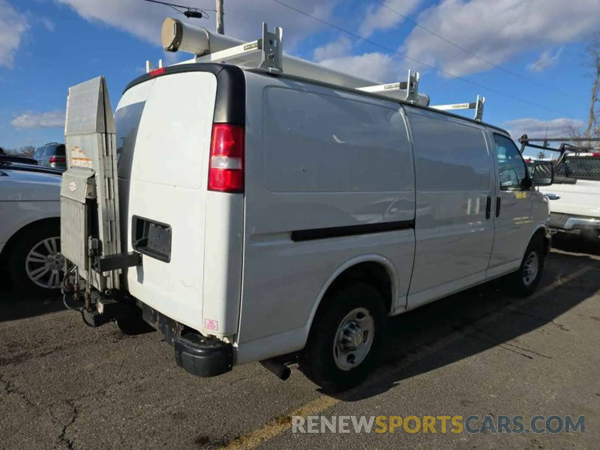 22 Photograph of a damaged car 1GCZGGFPXL1276541 CHEVROLET EXPRESS G3500 2020