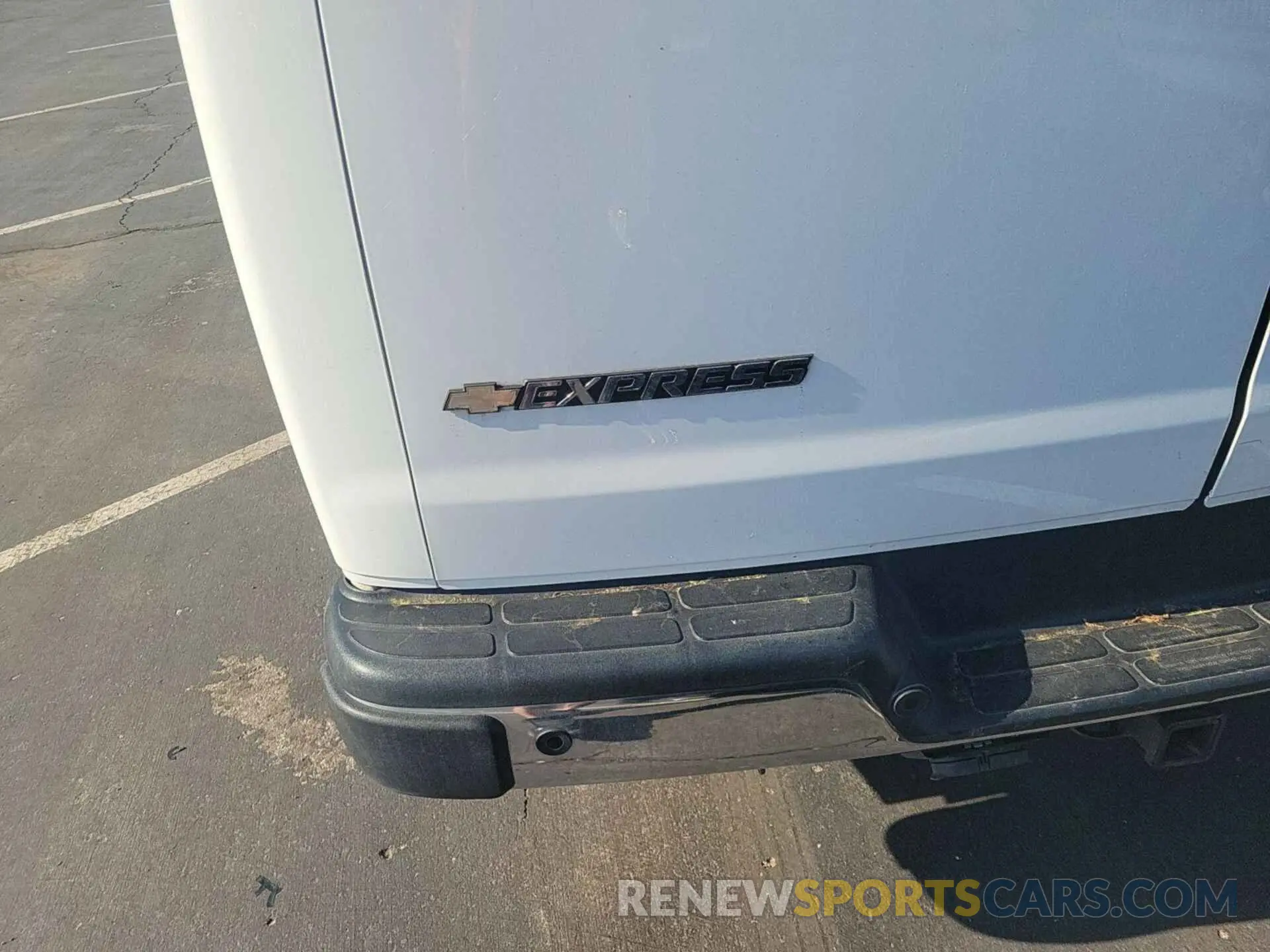 13 Photograph of a damaged car 1GCZGHF16M1312681 CHEVROLET EXPRESS G3500 2021