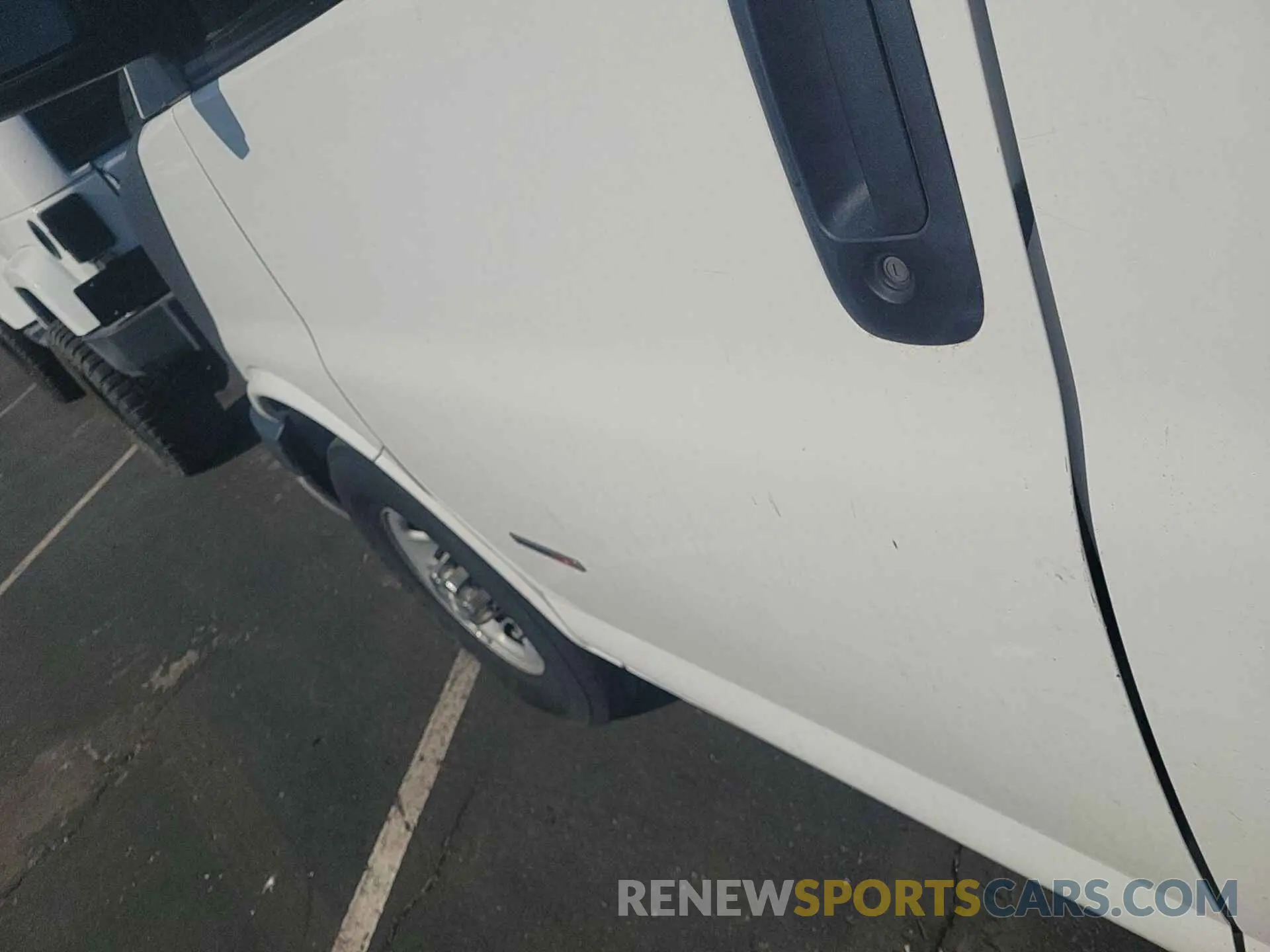 16 Photograph of a damaged car 1GCZGHF16M1312681 CHEVROLET EXPRESS G3500 2021