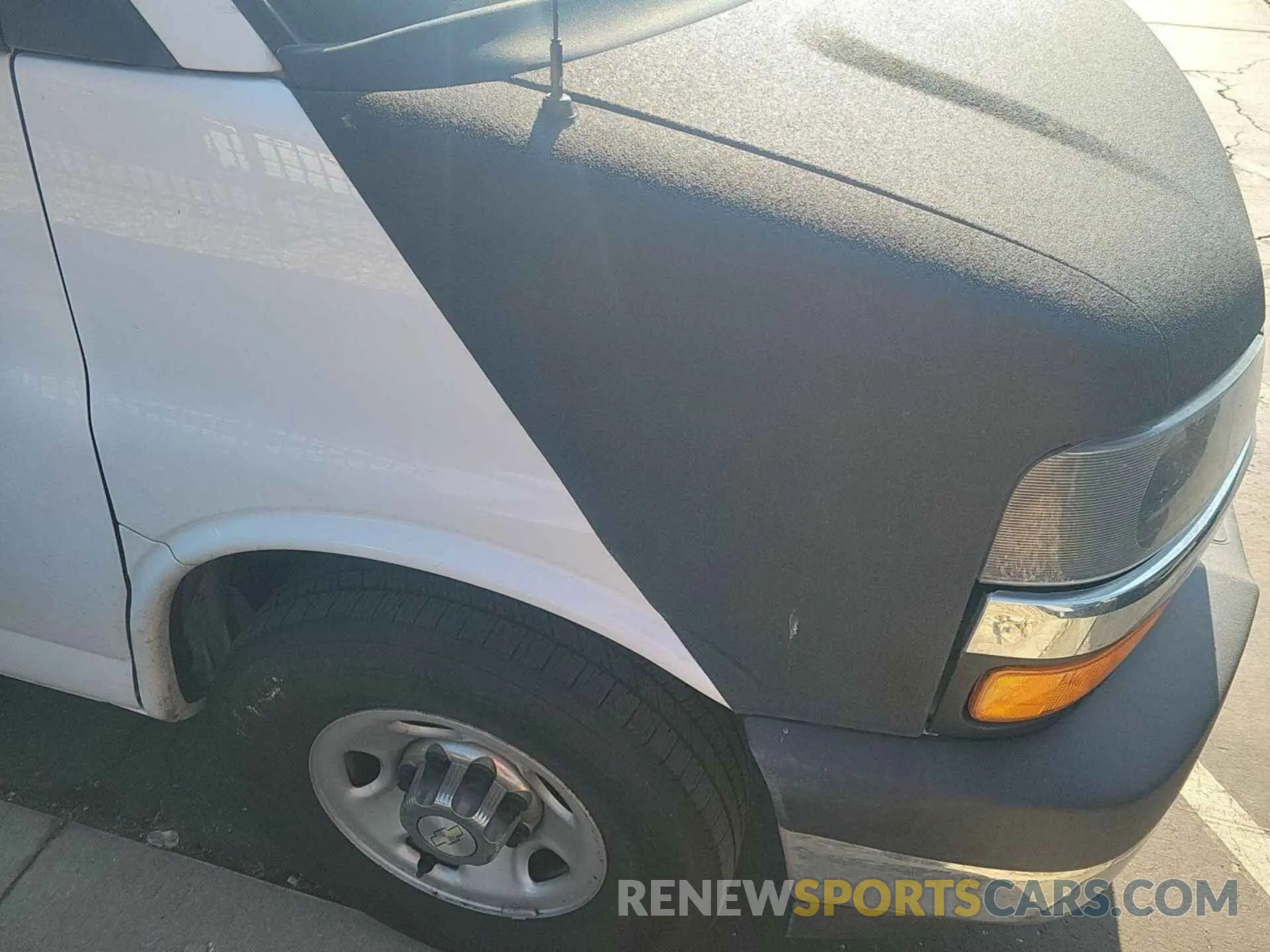 8 Photograph of a damaged car 1GCZGHF16M1312681 CHEVROLET EXPRESS G3500 2021