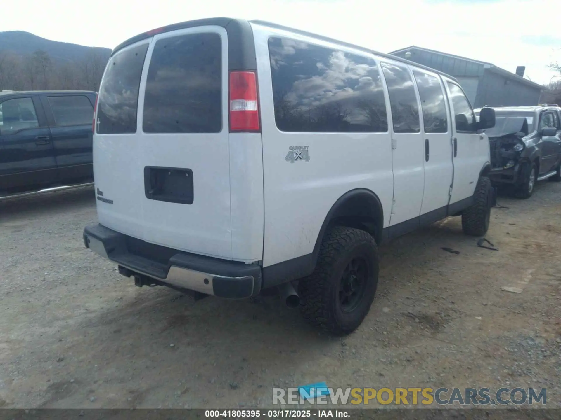 4 Photograph of a damaged car 1GAWGFF14L1153609 CHEVROLET EXPRESS PASSENGER 2020