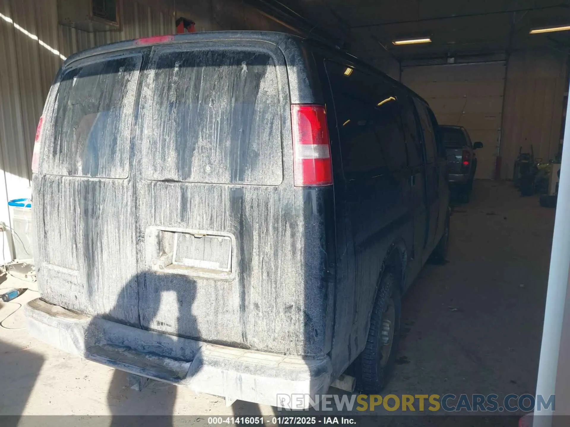 4 Photograph of a damaged car 1GAWGFFG2L1156920 CHEVROLET EXPRESS PASSENGER 2020