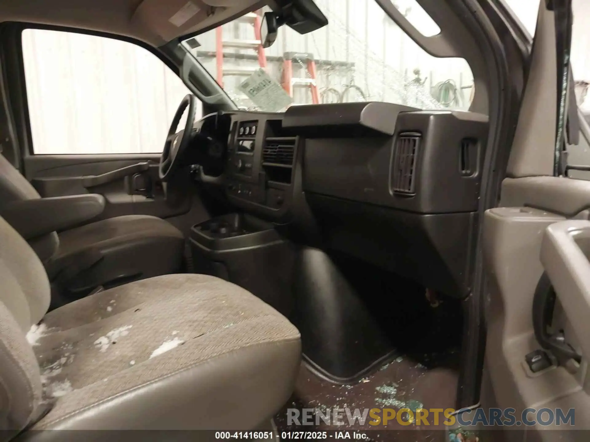 5 Photograph of a damaged car 1GAWGFFG2L1156920 CHEVROLET EXPRESS PASSENGER 2020