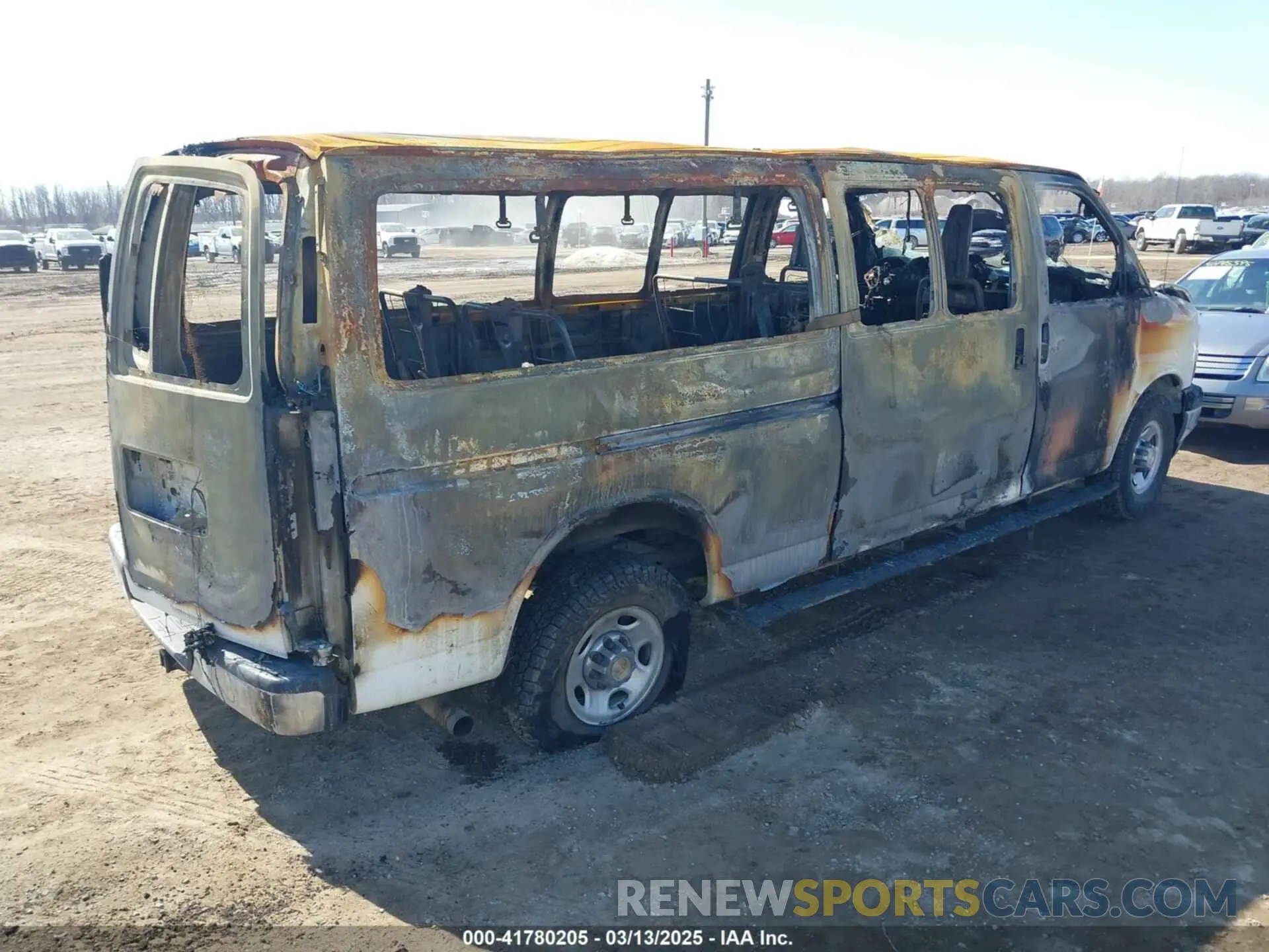 4 Photograph of a damaged car 1GAZGPFGXL1155159 CHEVROLET EXPRESS PASSENGER 2020