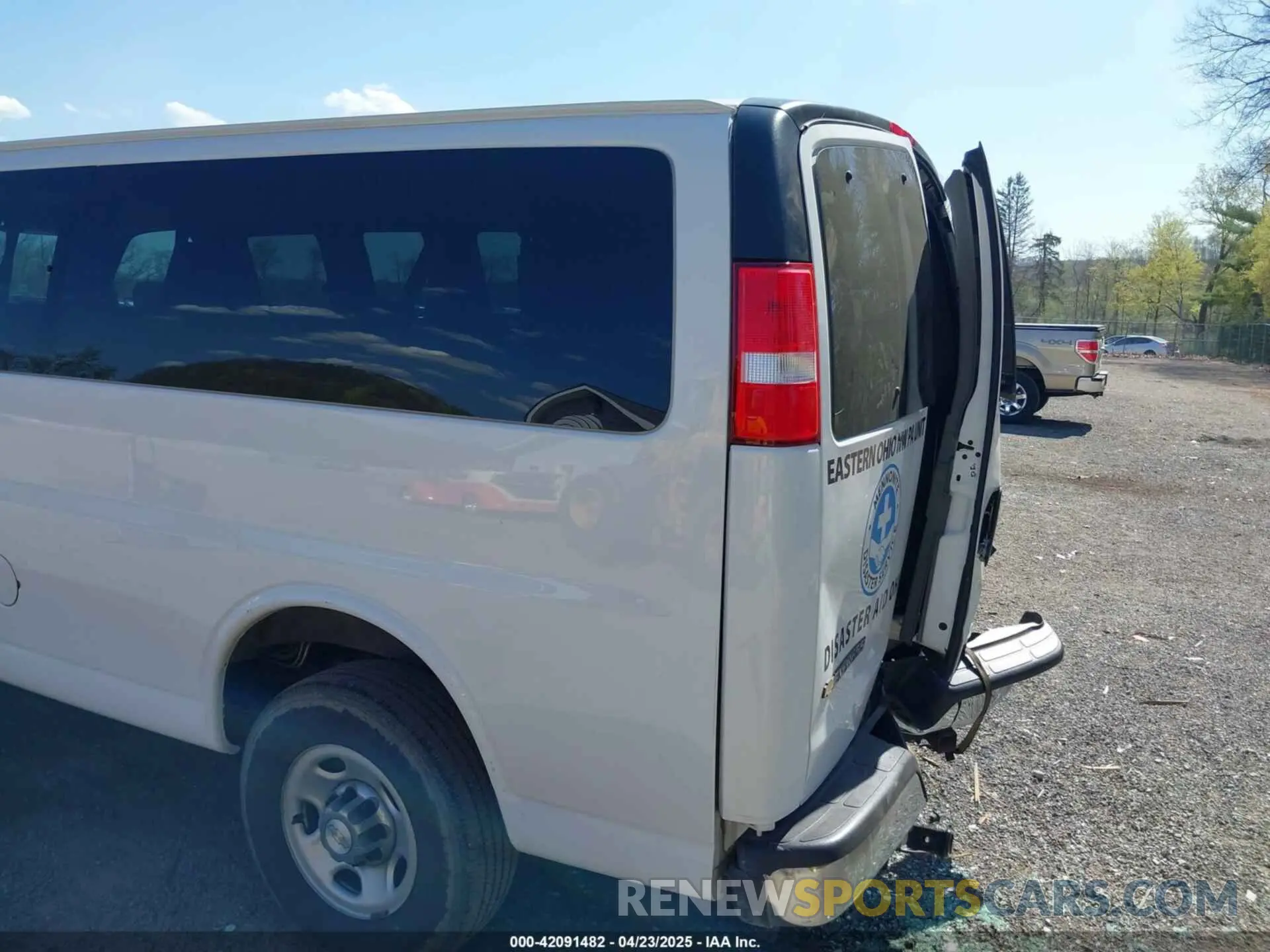 18 Photograph of a damaged car 1GAZGPF79M1309779 CHEVROLET EXPRESS PASSENGER 2021